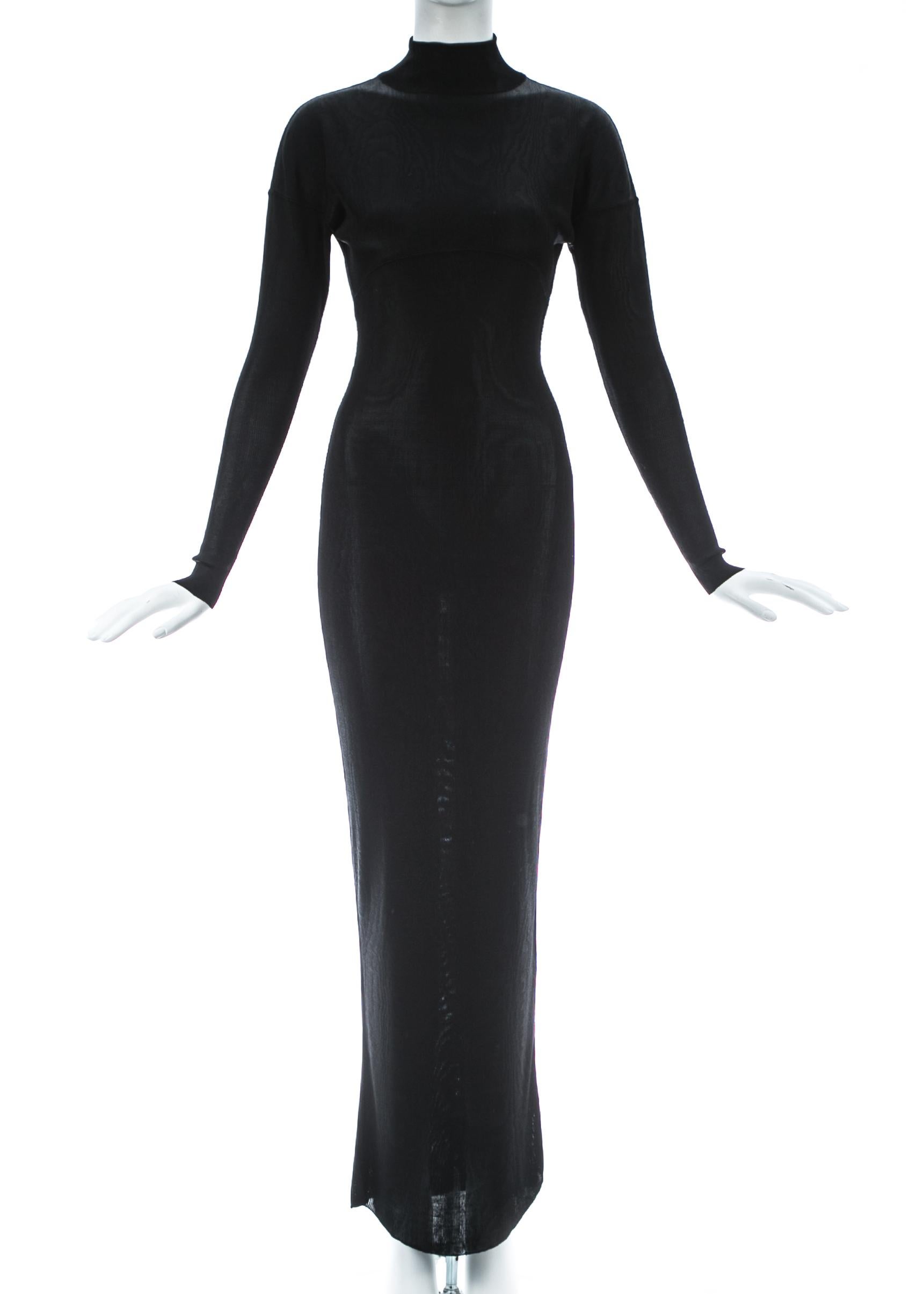 - Metal zip closure at the back 
- Figure hugging fit 
- Turtle neck 

Autumn-Winter 1986
