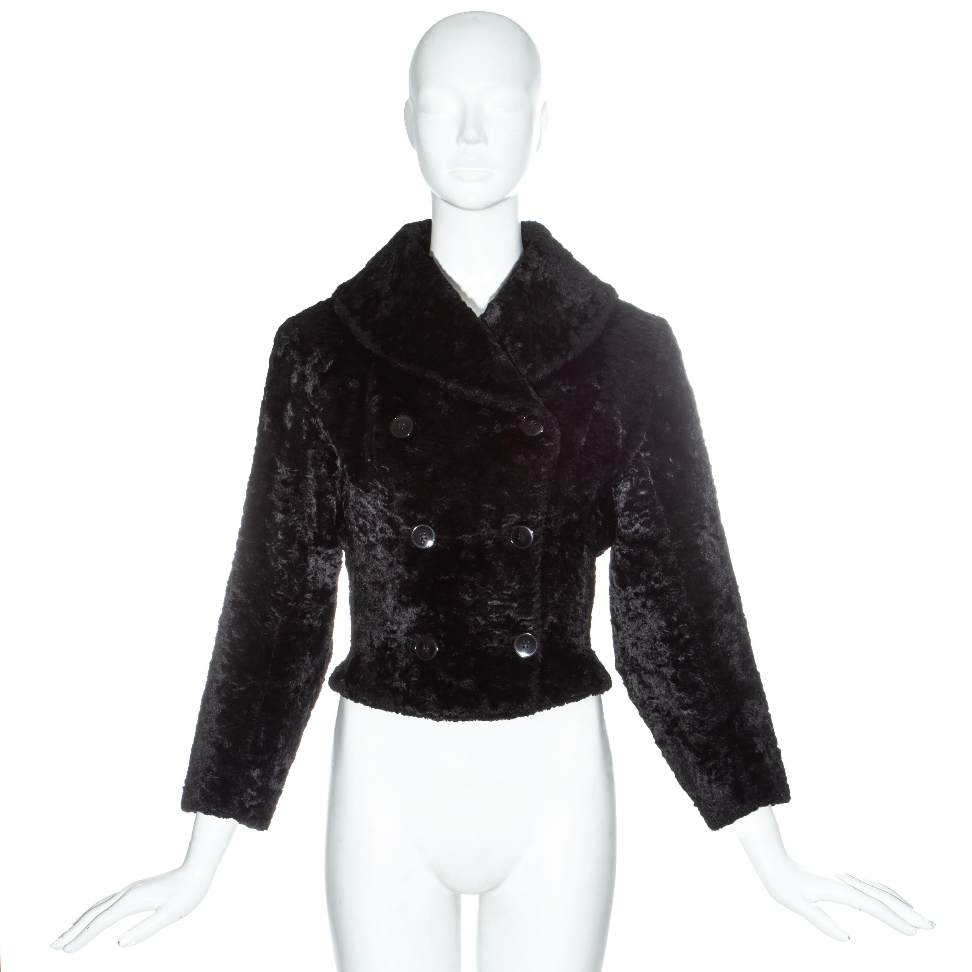 Azzedine Alaia - Veste double boutonnage en chenille noire avec revers châle et doublure en soie

Automne-Hiver 1992
