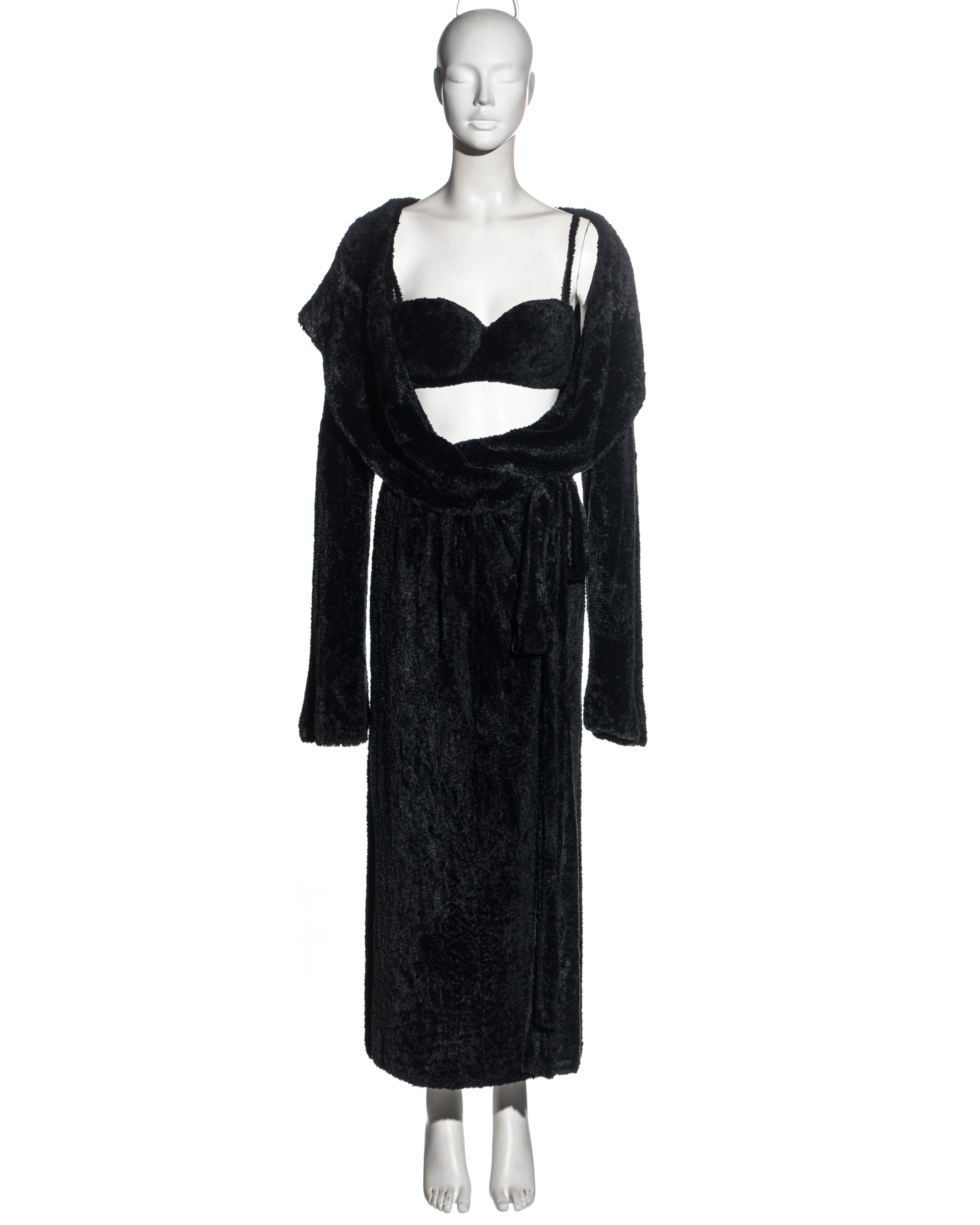 ▪ Azzedine Alaia black chenille evening robe and matching bra set
▪ Large shawl lapel 
▪ Deep plunge neckline 
▪ Double-breasted 
▪ Long and wide sleeves 
▪ Matching tie-up belt 
▪ Matching padded chenille bra
▪ Size Small
▪ Fall-Winter 1992
▪ Made