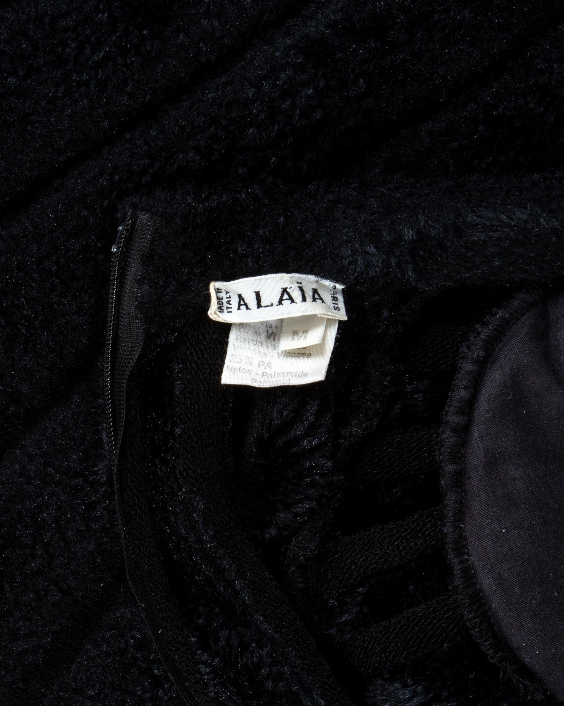 Azzedine Alaia - Robe du soir noire tricotée en chenille avec traîne «houpette », ss 1994 en vente 4