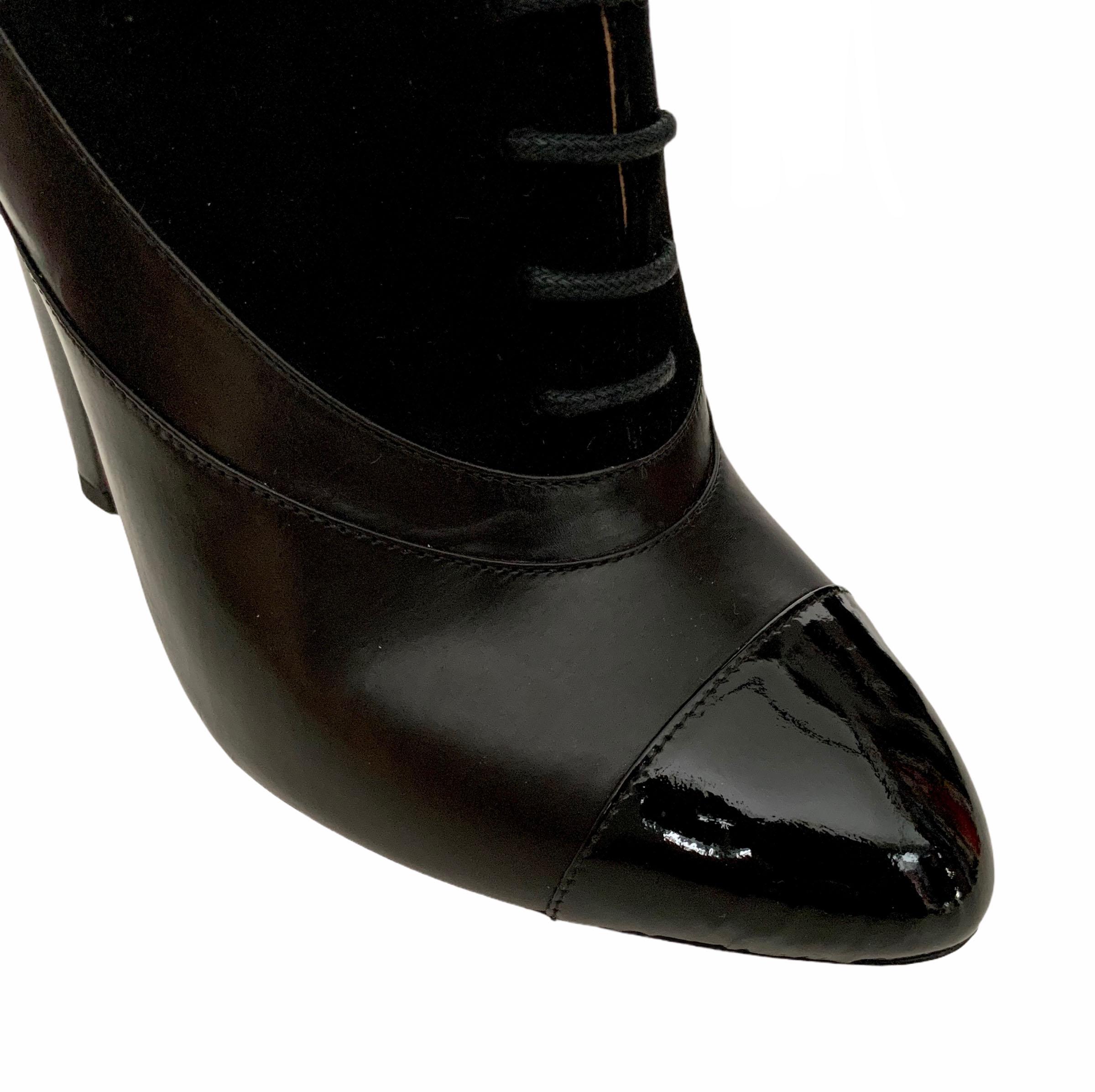 Azzedine Alaïa Black Contrast Panel Lace-up Ankle Boots In Good Condition In Geneva, CH