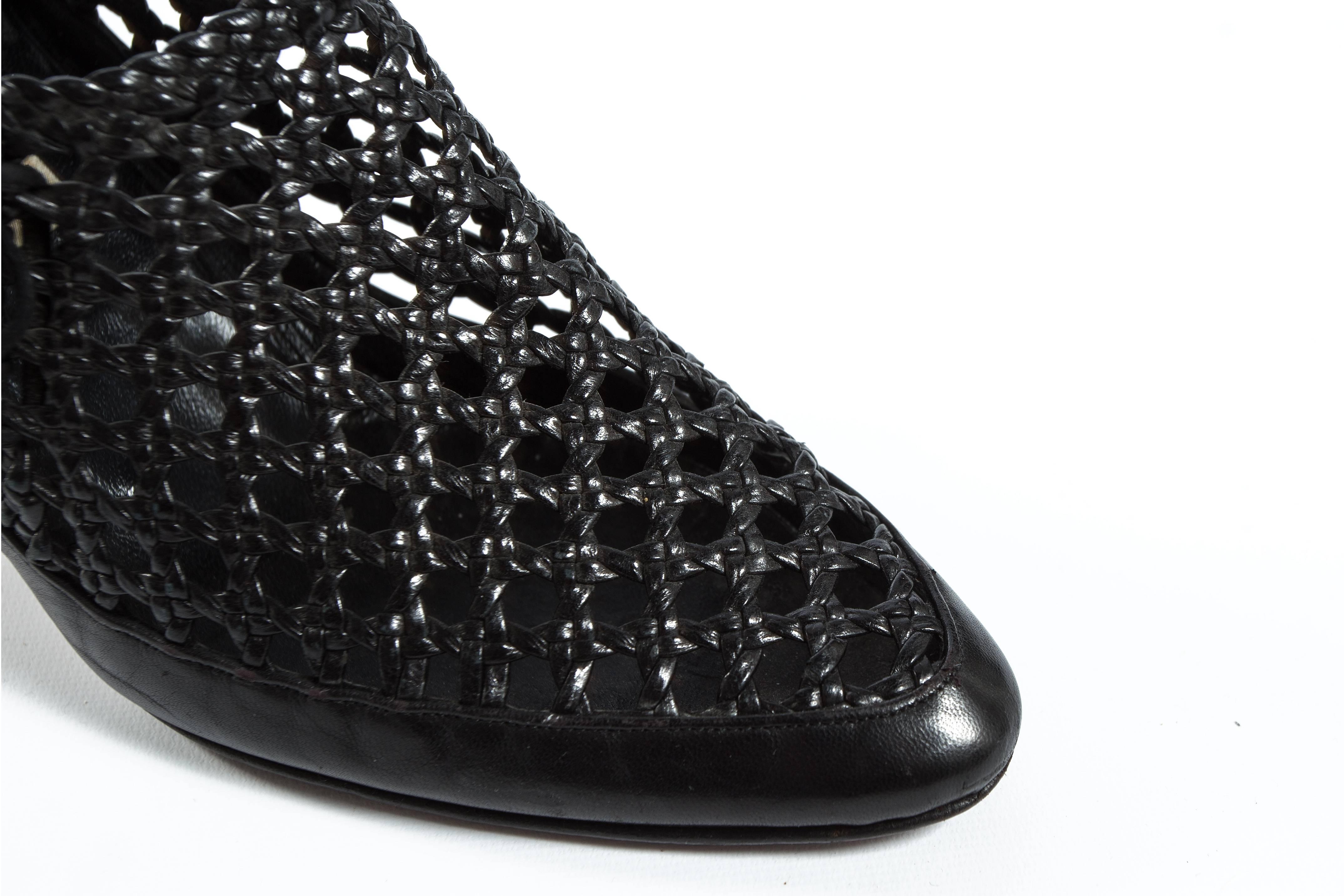 Azzedine Alaia black leather and crochet pointed heels, ca. 1985-1988 In Good Condition For Sale In London, GB