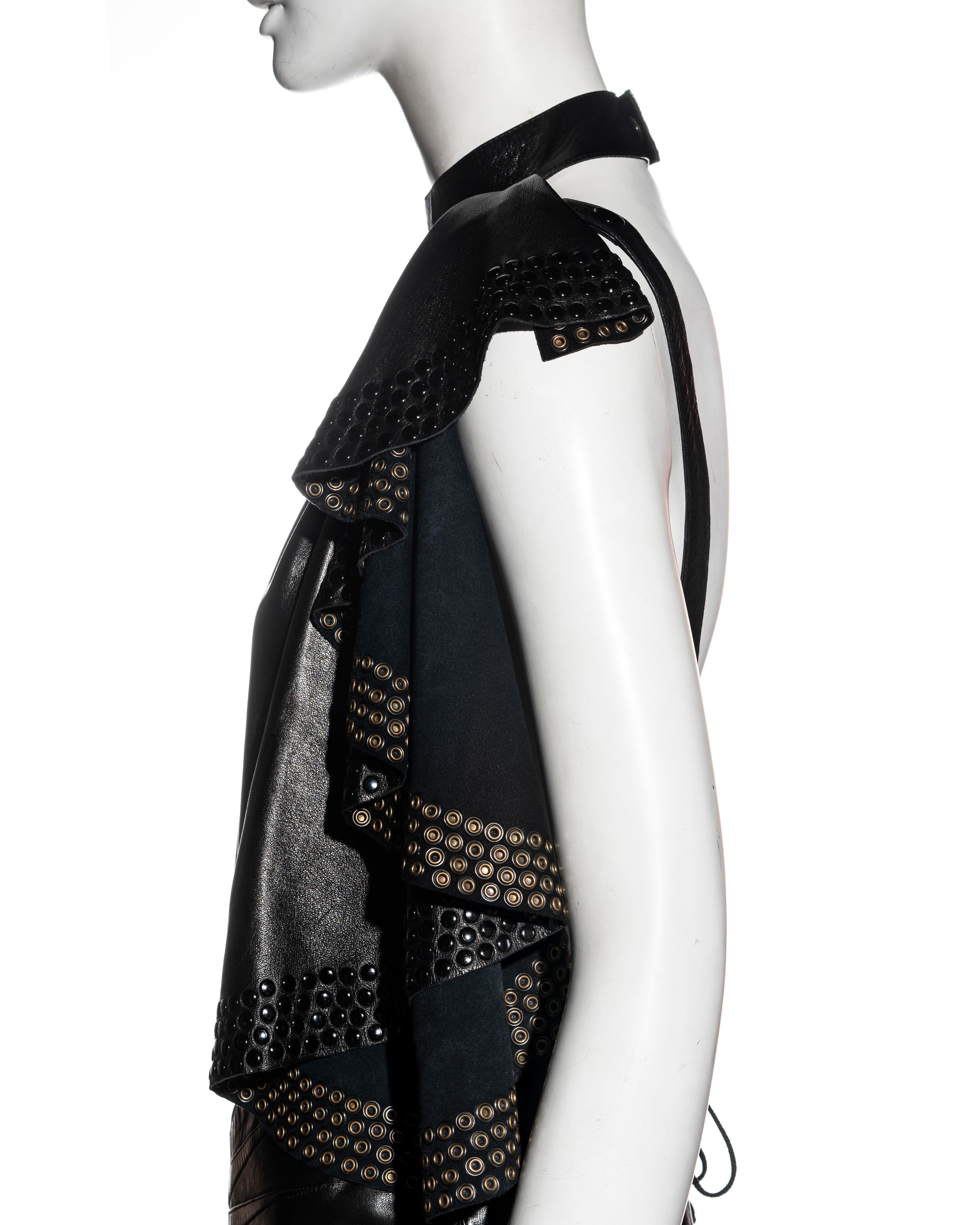 Azzedine Alaia - Robe en cuir noir ornée d'œillets, printemps-été 1981 en vente 6