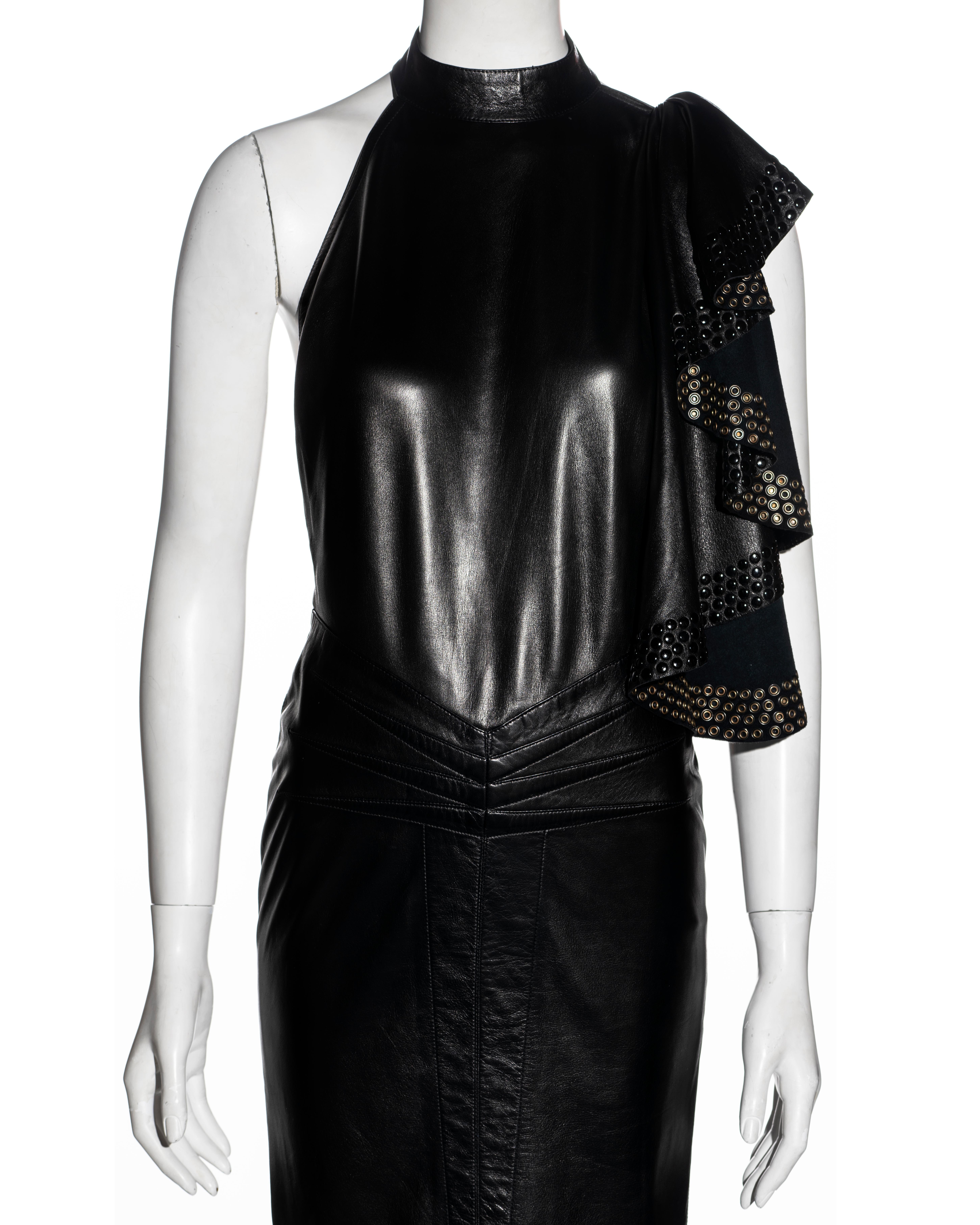 Noir Azzedine Alaia - Robe en cuir noir ornée d'œillets, printemps-été 1981 en vente