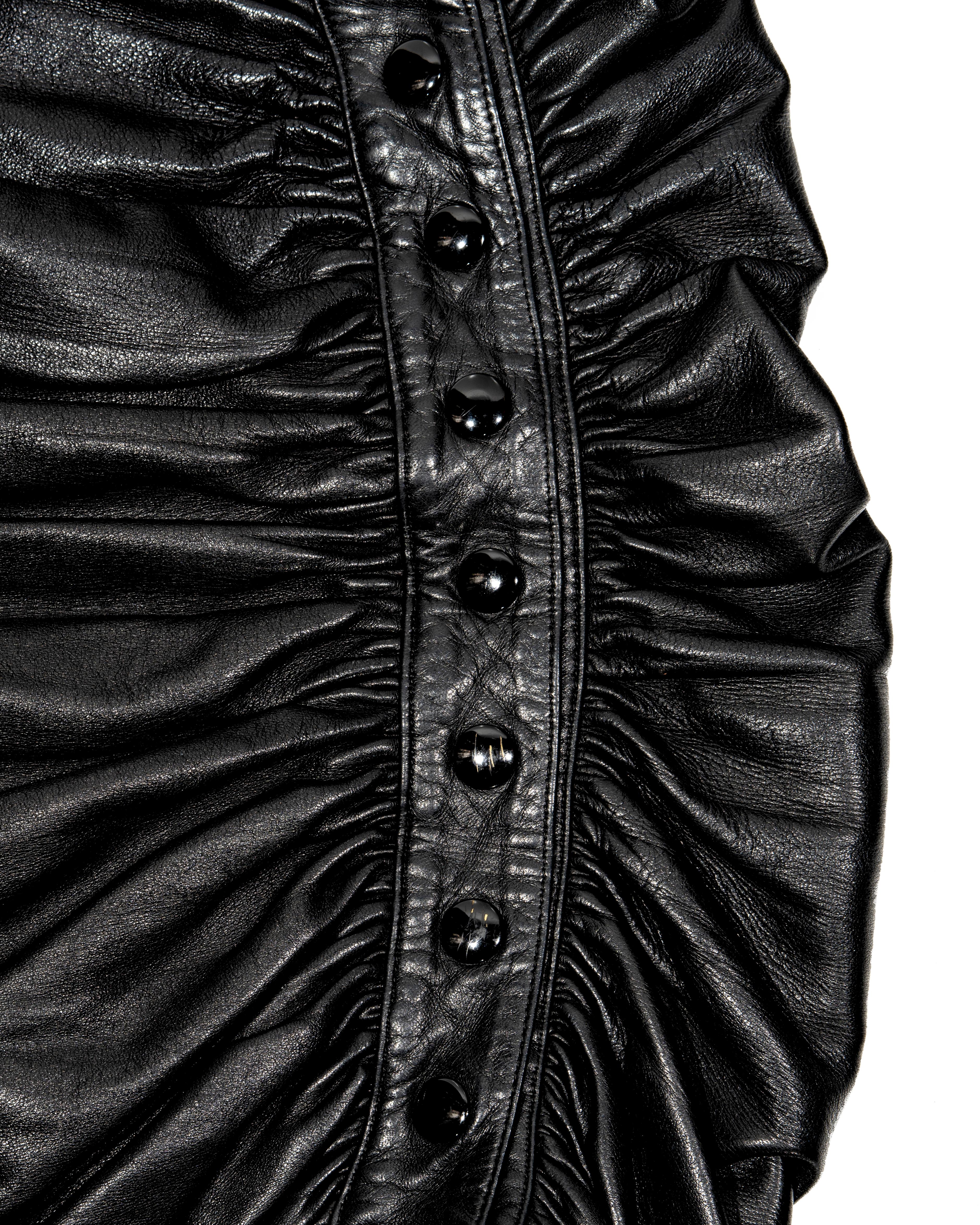 Ensemble veste et jupe en cuir noir Azzedine Alaia, fw 1983 Pour femmes en vente