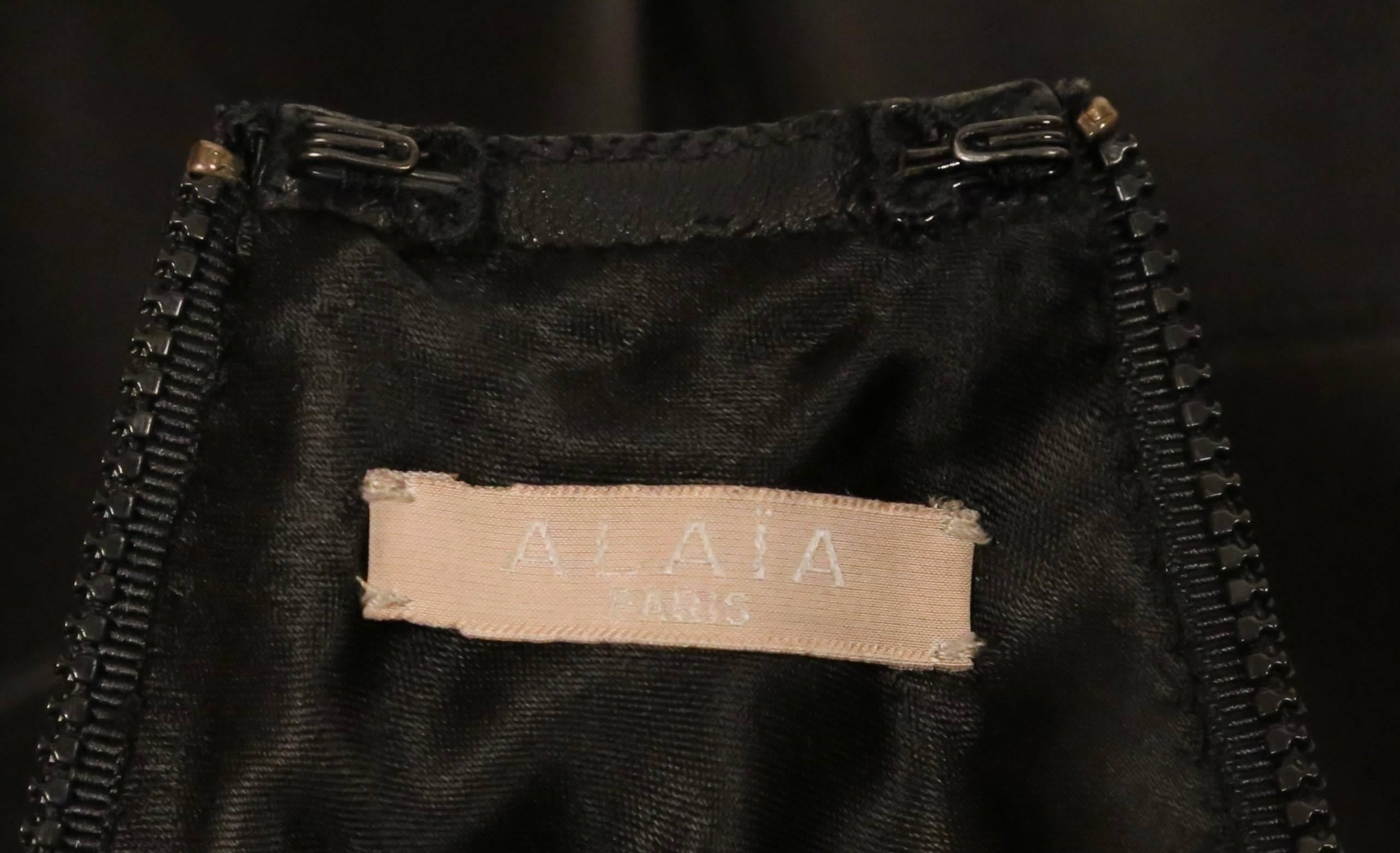 Jupe Azzedine Alaia en cuir noir avec ourlet plissé en vente 1