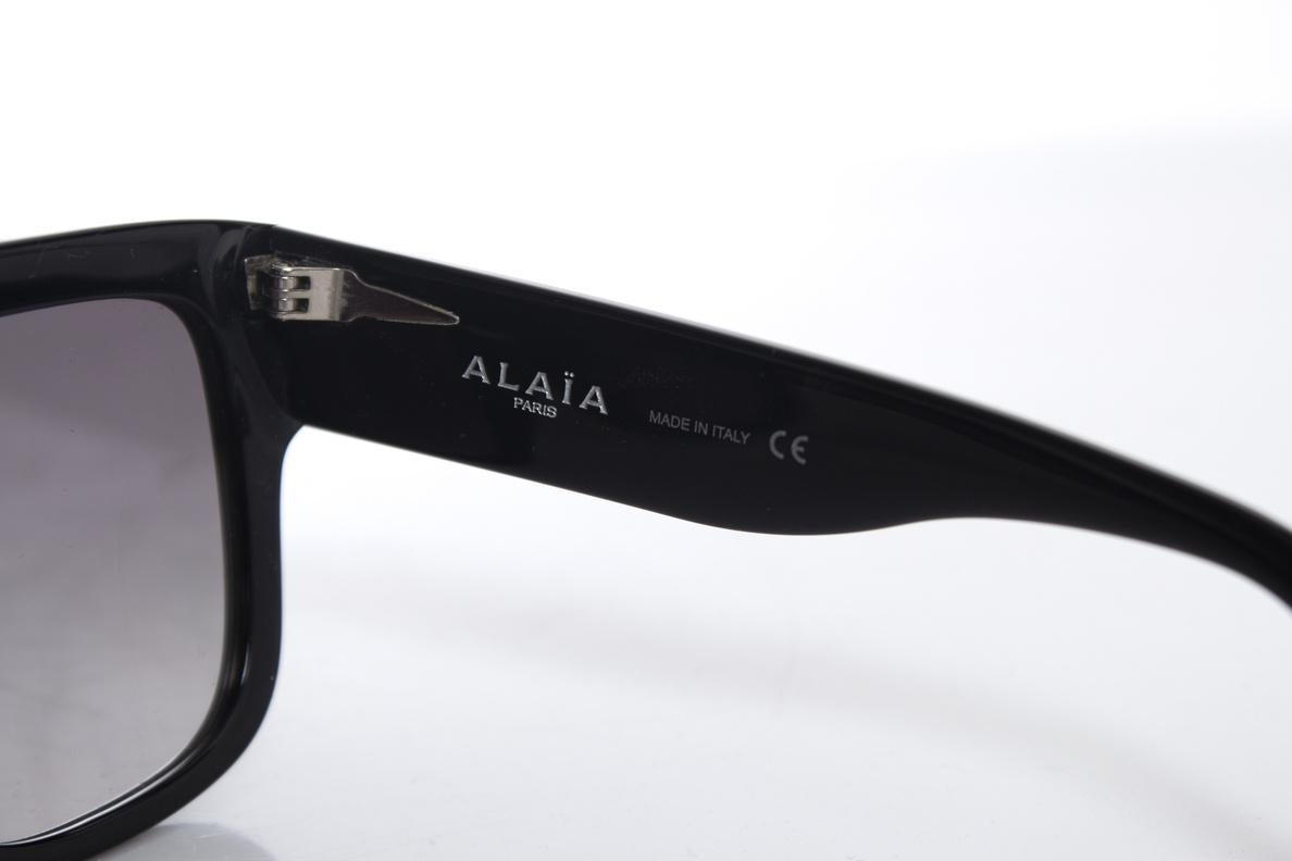 Azzedine Alaia, Black rectangular gradient sunglasses For Sale 2