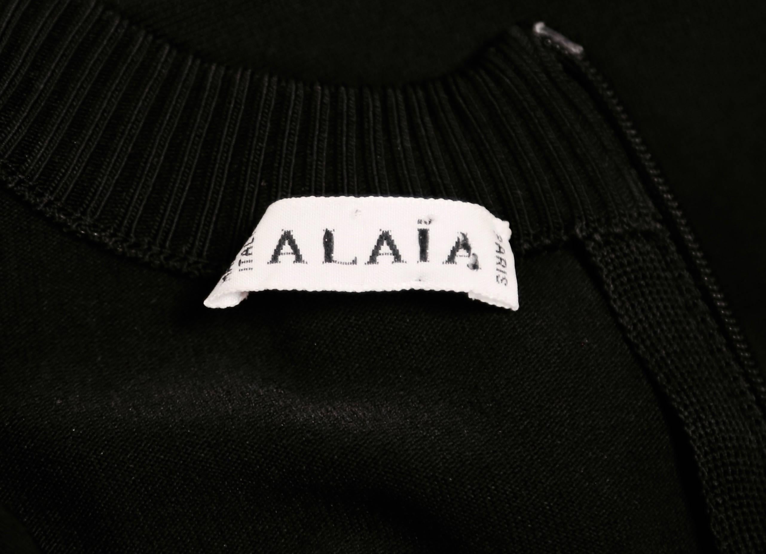 Azzedine Alaïa - Robe patineuse noire à encolure en V et manches longues, années 1990  en vente 1