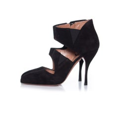 Azzedine Alaia, Tacchi ricci in camoscio nero