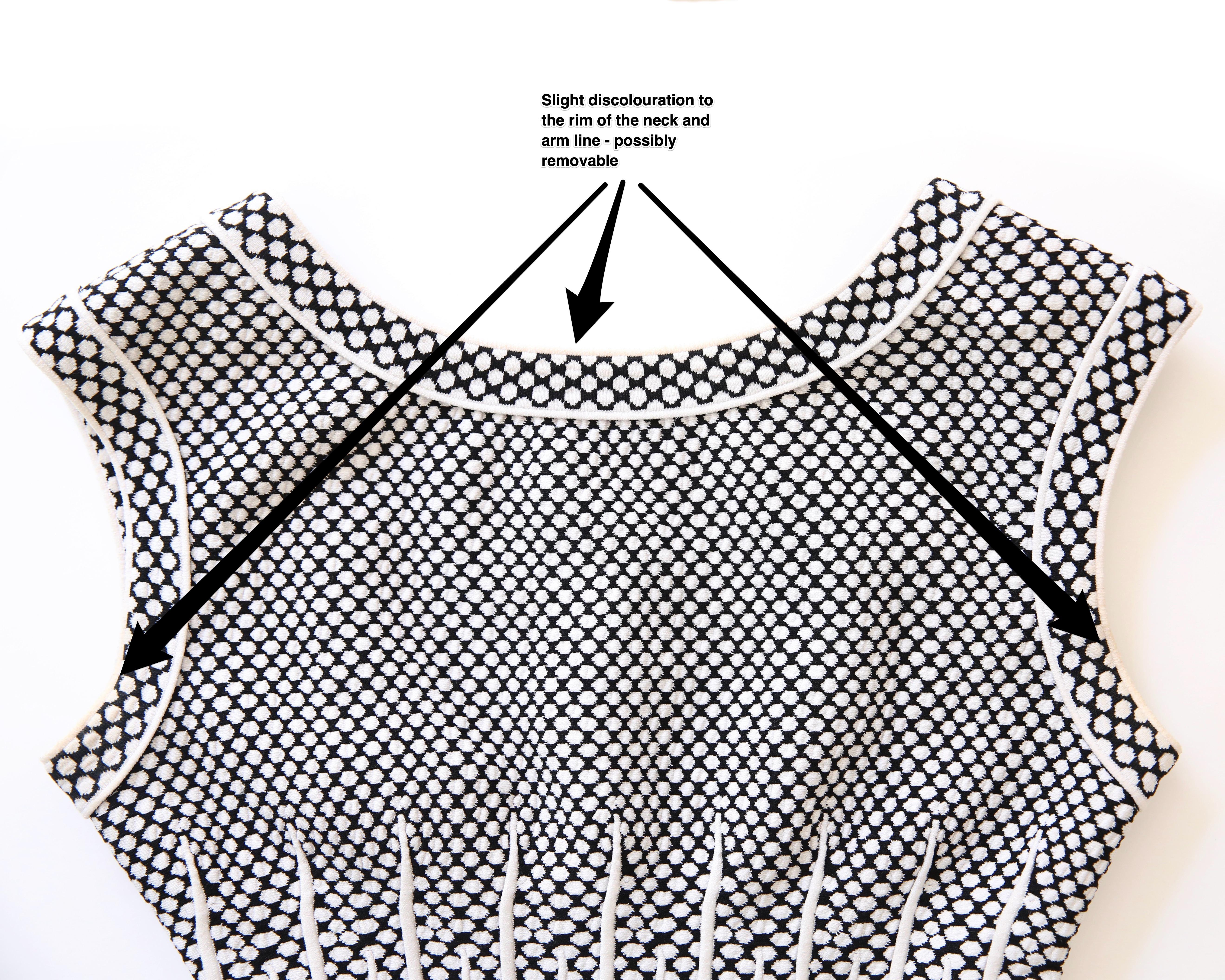 Azzedine Alaia schwarz-weiß gepunktetes ärmelloses Babydoll-Minikleid mit Tupfen FR 36 im Angebot 15