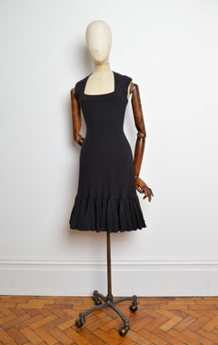 Azzedine Alaïa - Robe évasée à ourlet plissé en laine côtelée - Noir Circa 2010