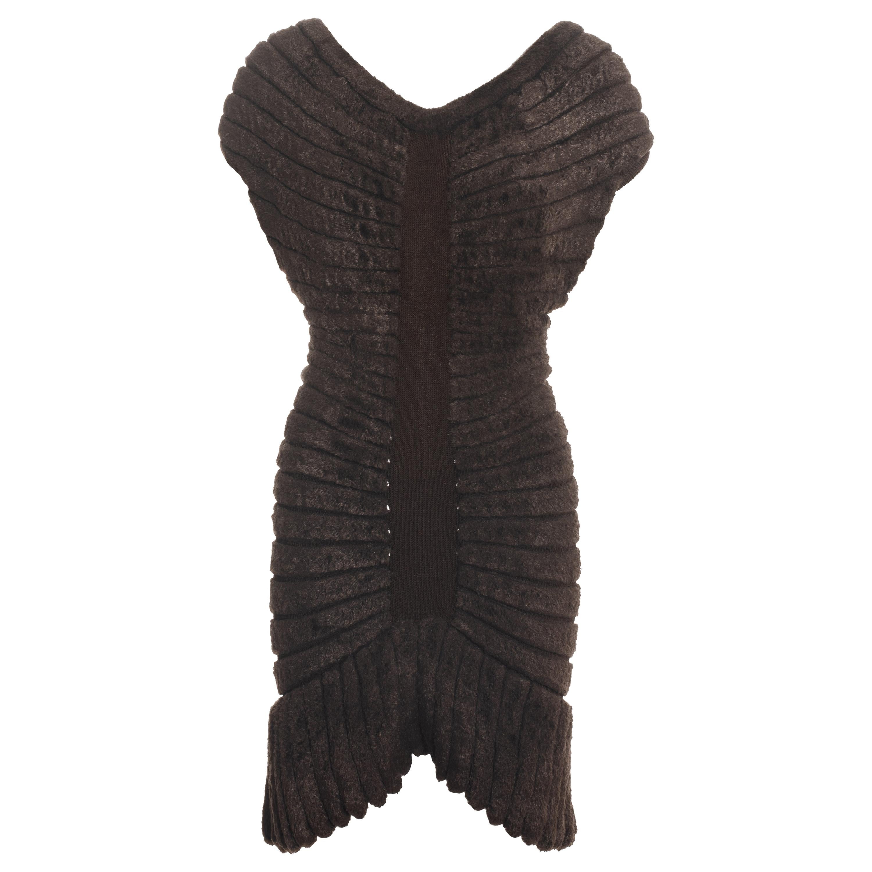 Azzedine Alaïa - Mini robe marron en chenille tricotée «houpette », printemps-été 1994