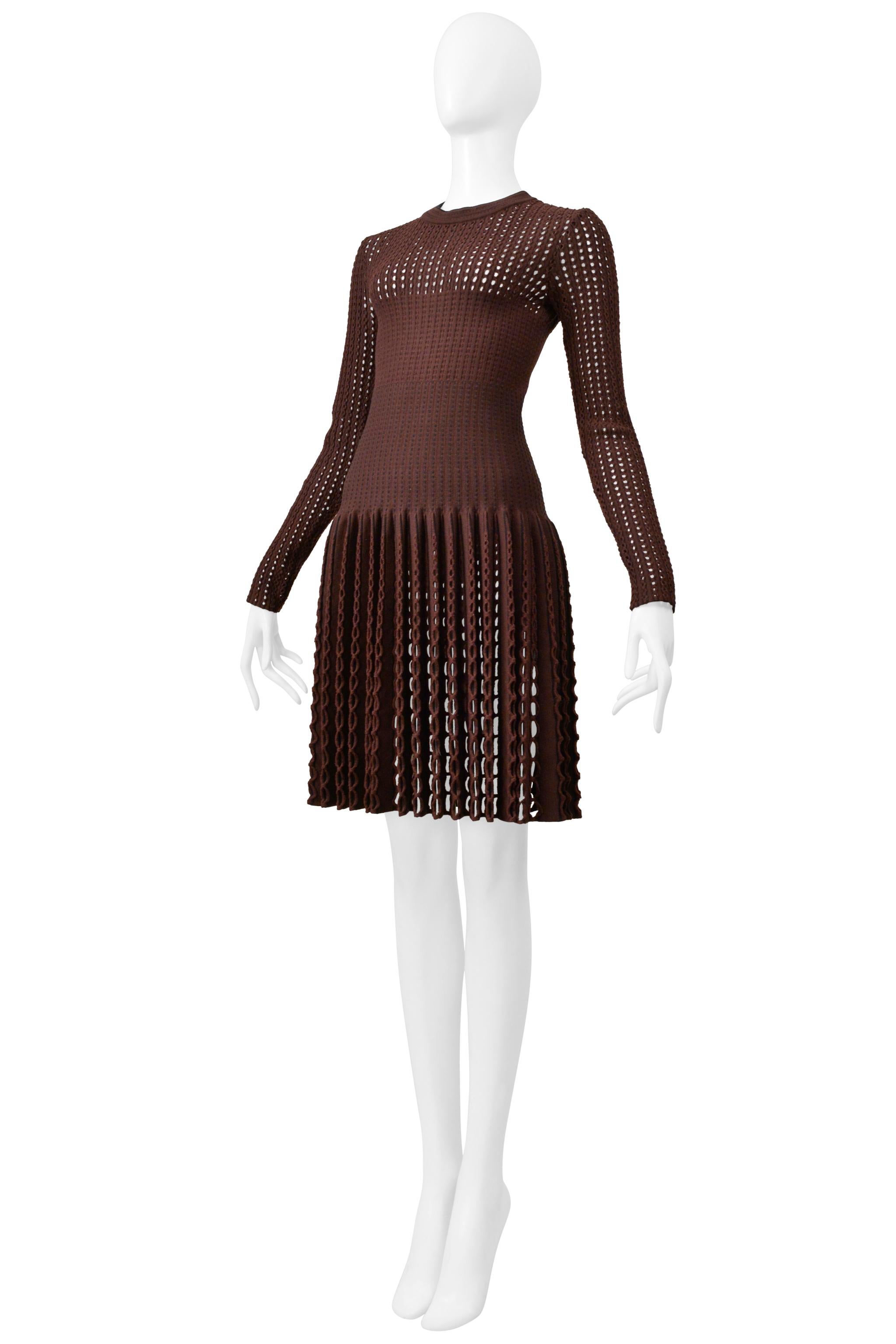 Azzedine Alaia - Vestito in maglia fantasia con taglio laser marrone in vendita 2