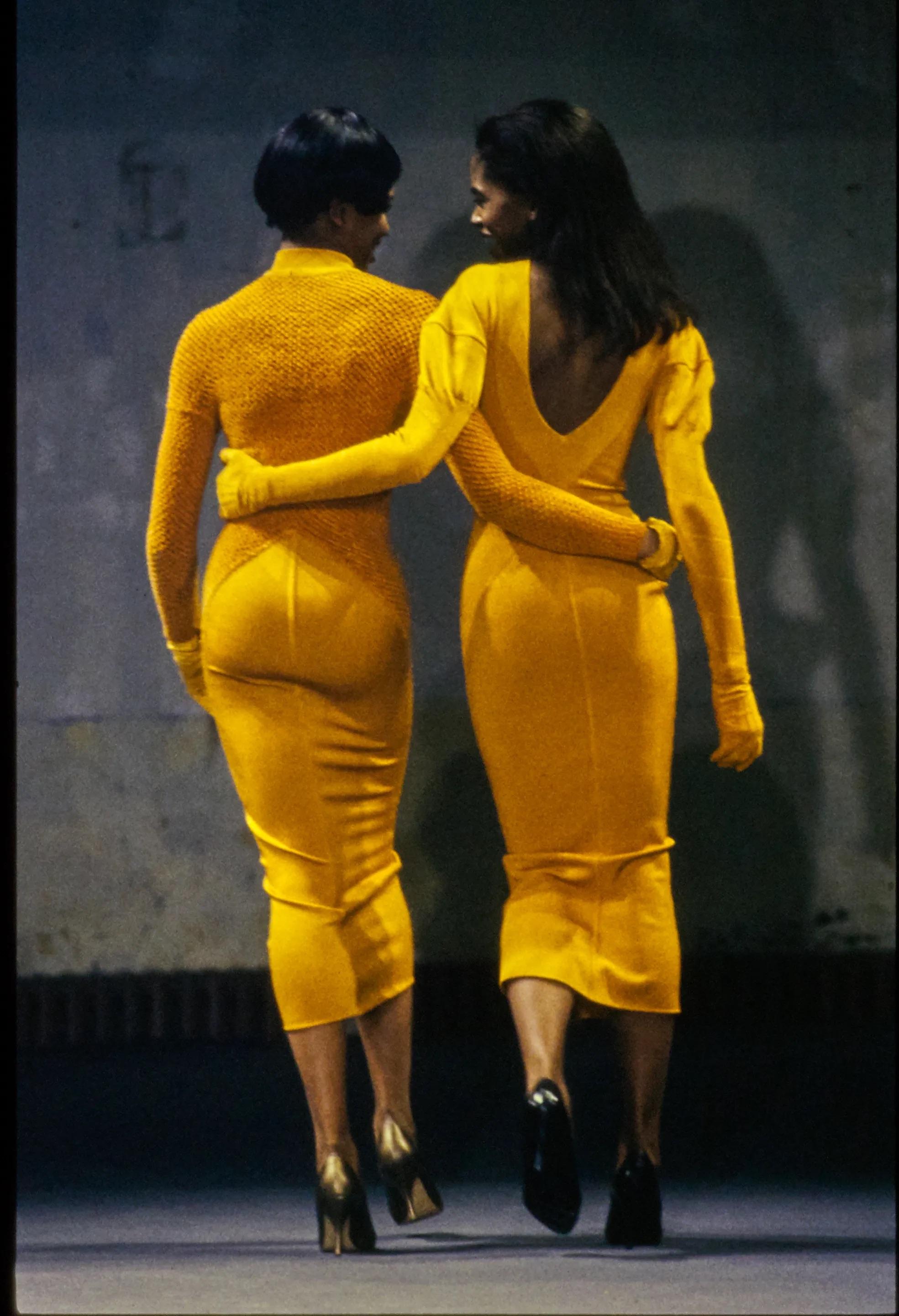 Azzedine Alaïa - Robe en maille côtelée orange brûlé, automne 1989 Pour hommes en vente