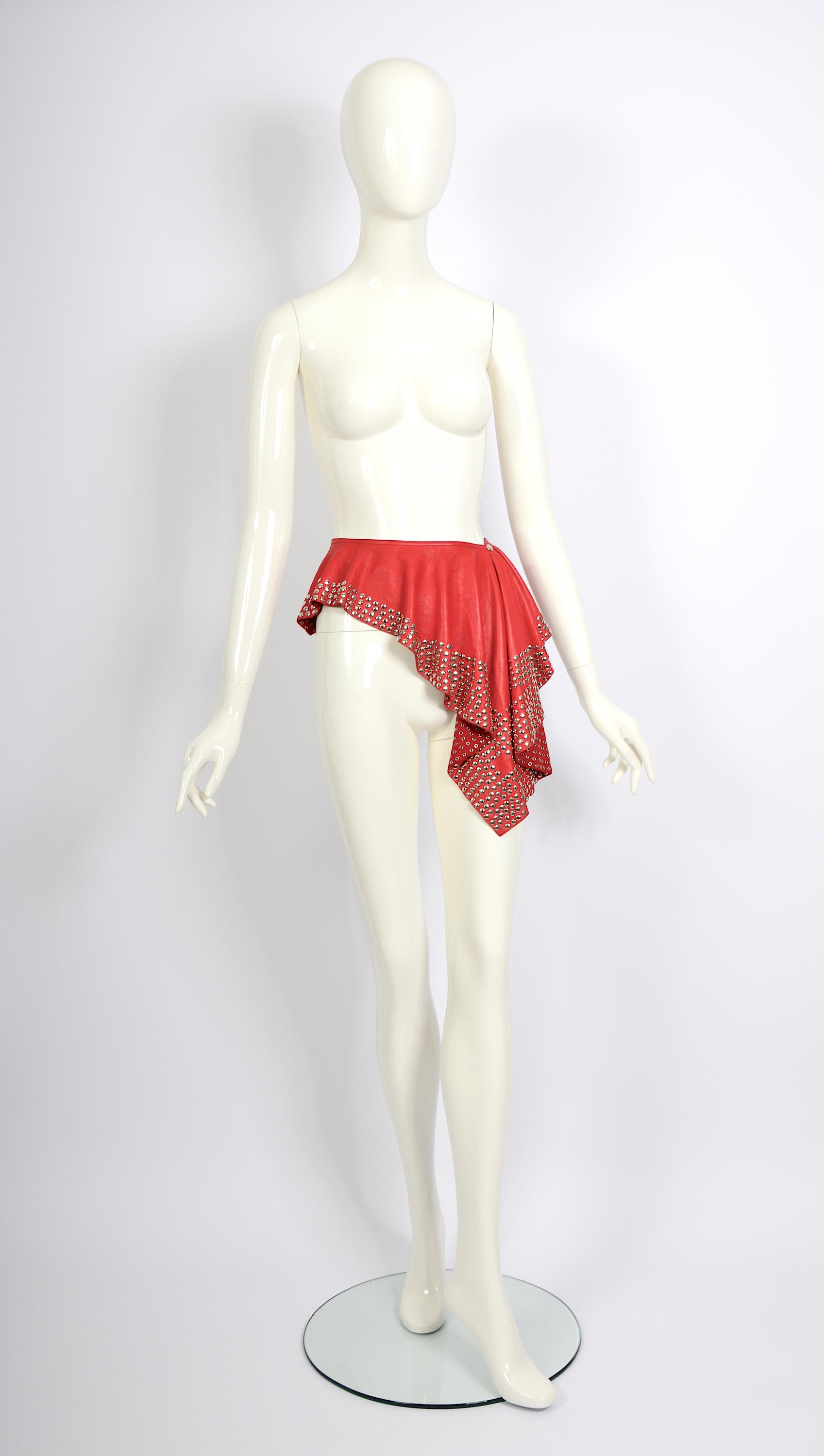 Azzedine Alaia circa 1981 collectors studded embellished red leather belt skirt In Excellent Condition For Sale In Antwerp, BE