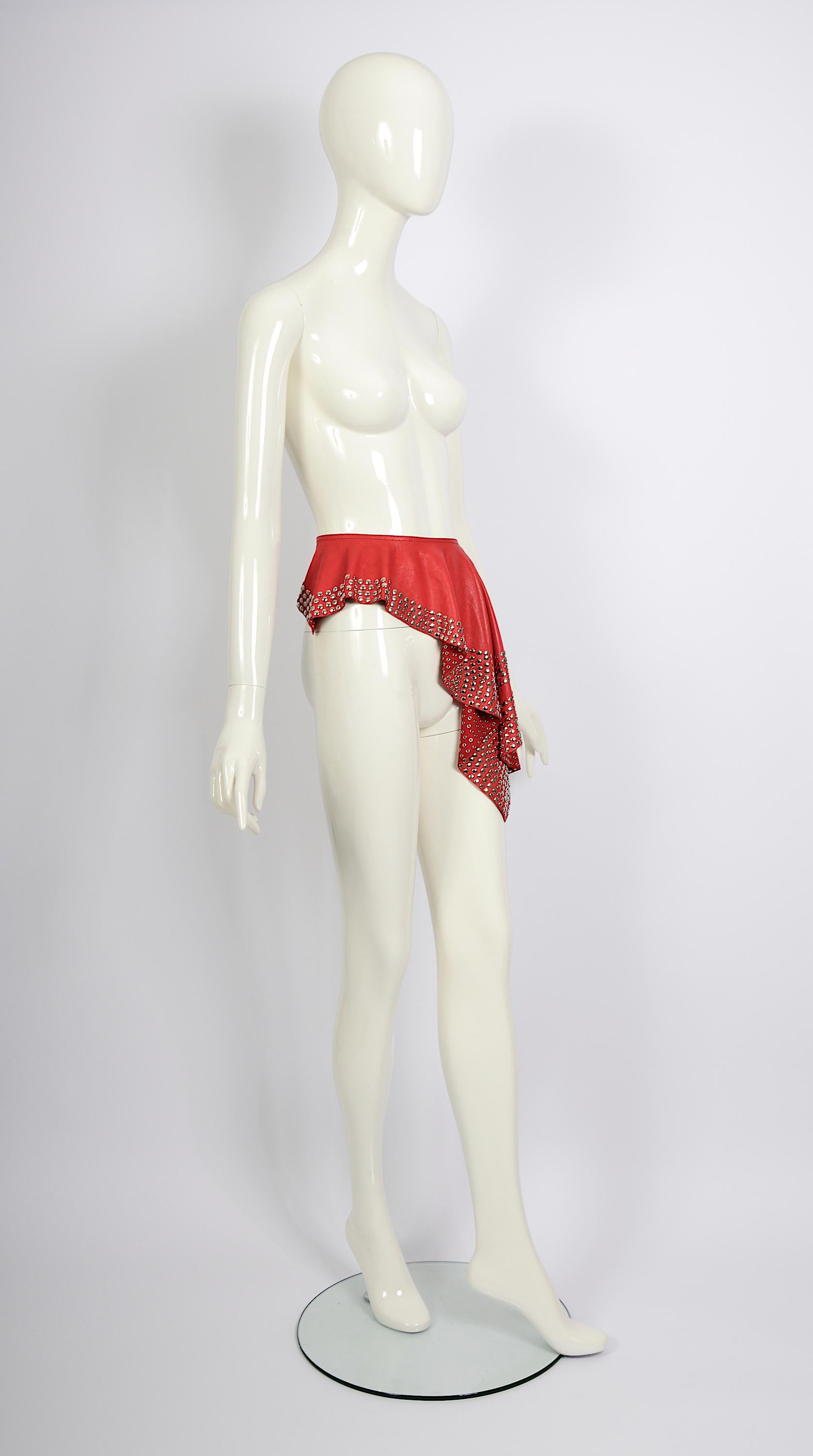 Azzedine Alaia ca. 1981 Sammler Nieten verzierten roten Ledergürtel Rock Damen im Angebot