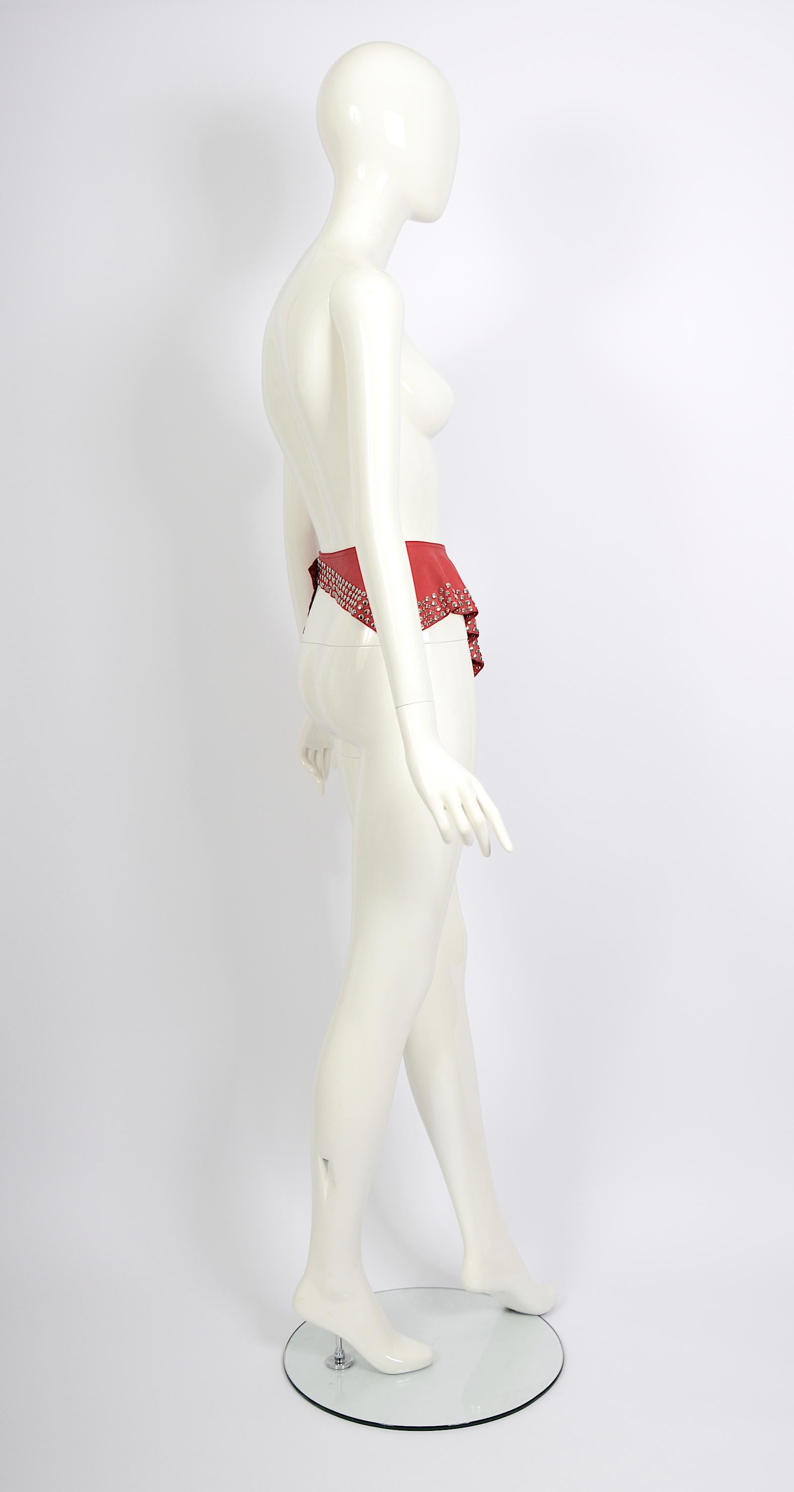 Azzedine Alaia circa 1981 collectionneurs Studded embellished red leather belt skirt en vente 1