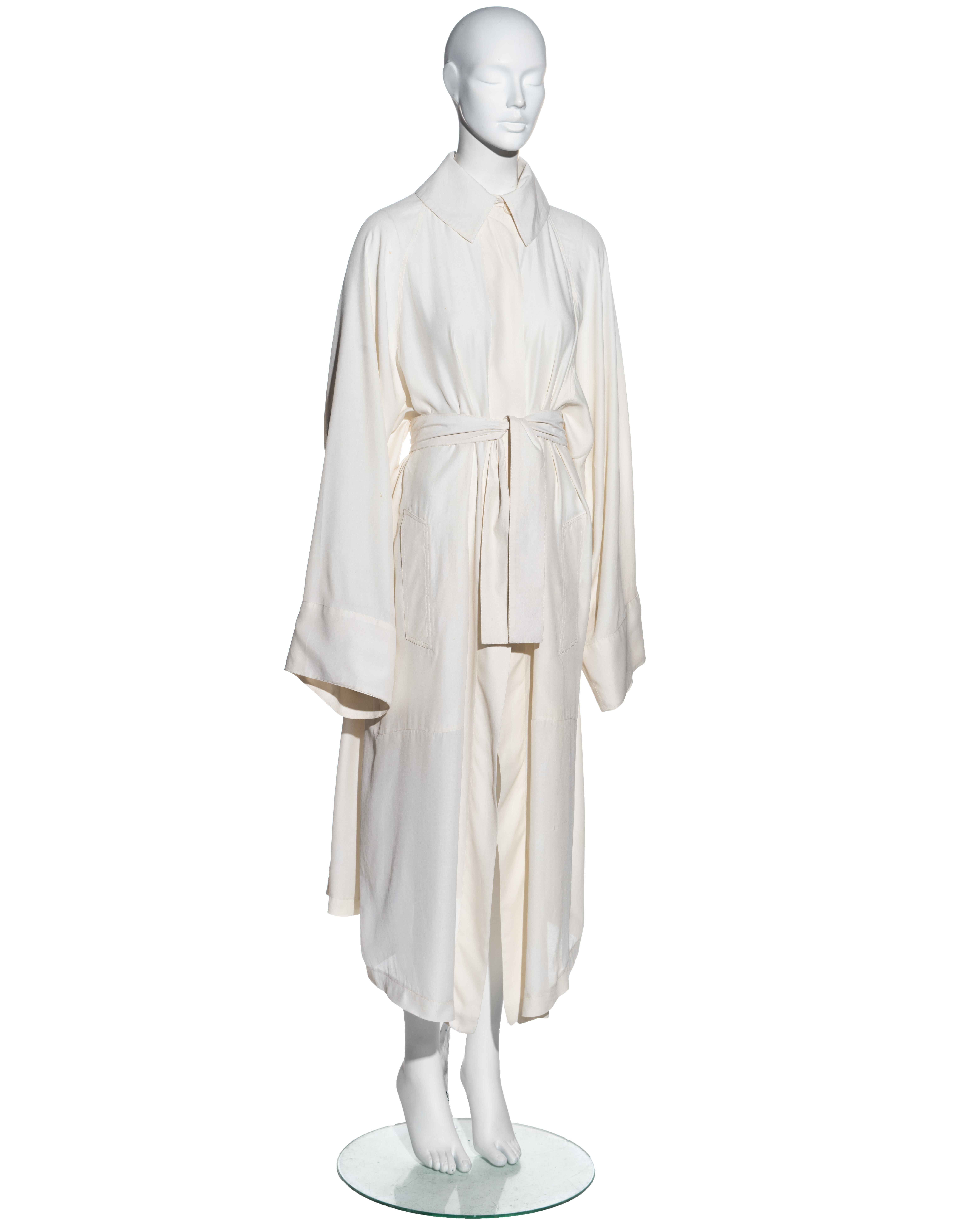 Gris Azzedine Alaïa - Robe manteau plissée en coton crème, printemps-été 1985 en vente