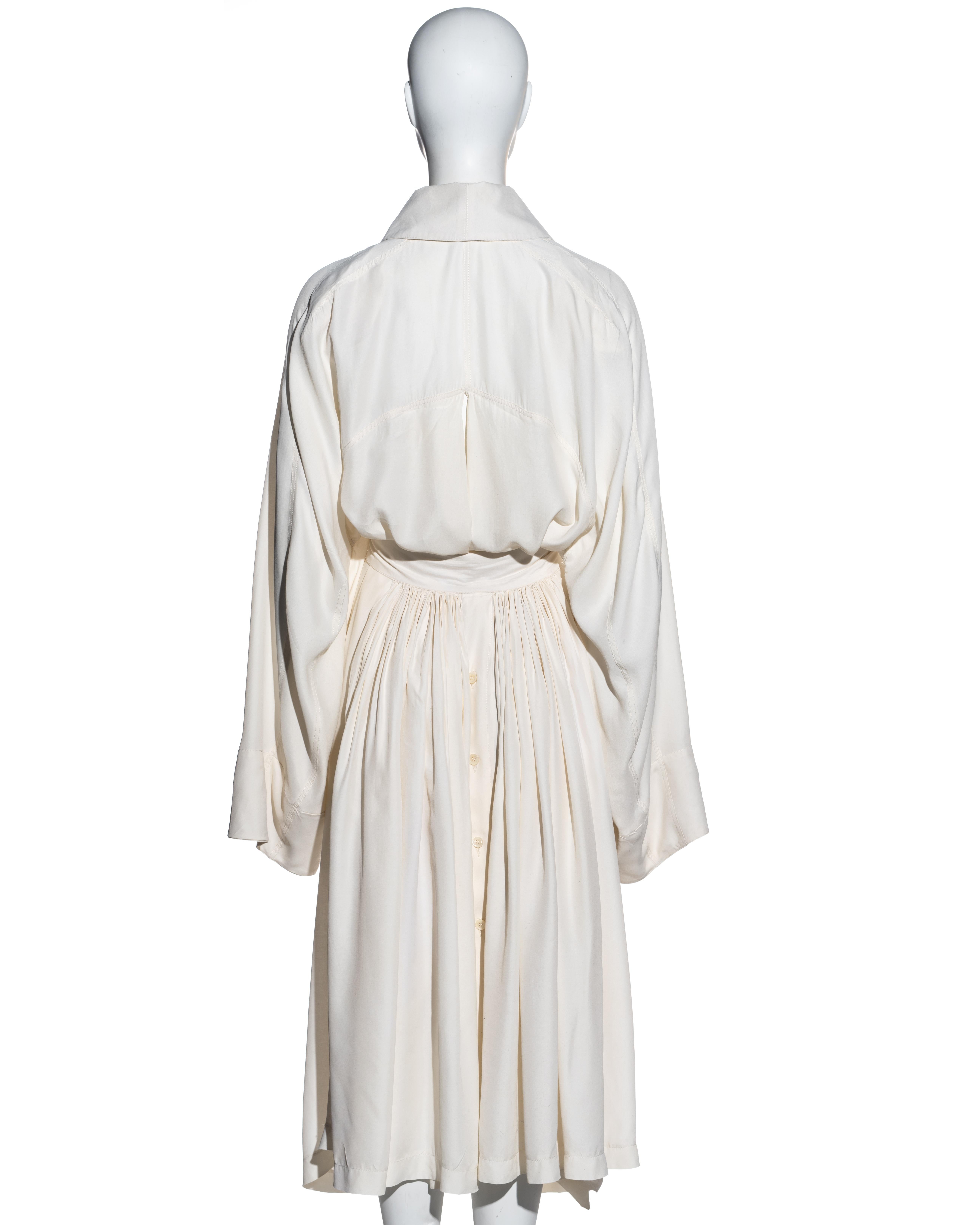 Azzedine Alaïa - Robe manteau plissée en coton crème, printemps-été 1985 en vente 4