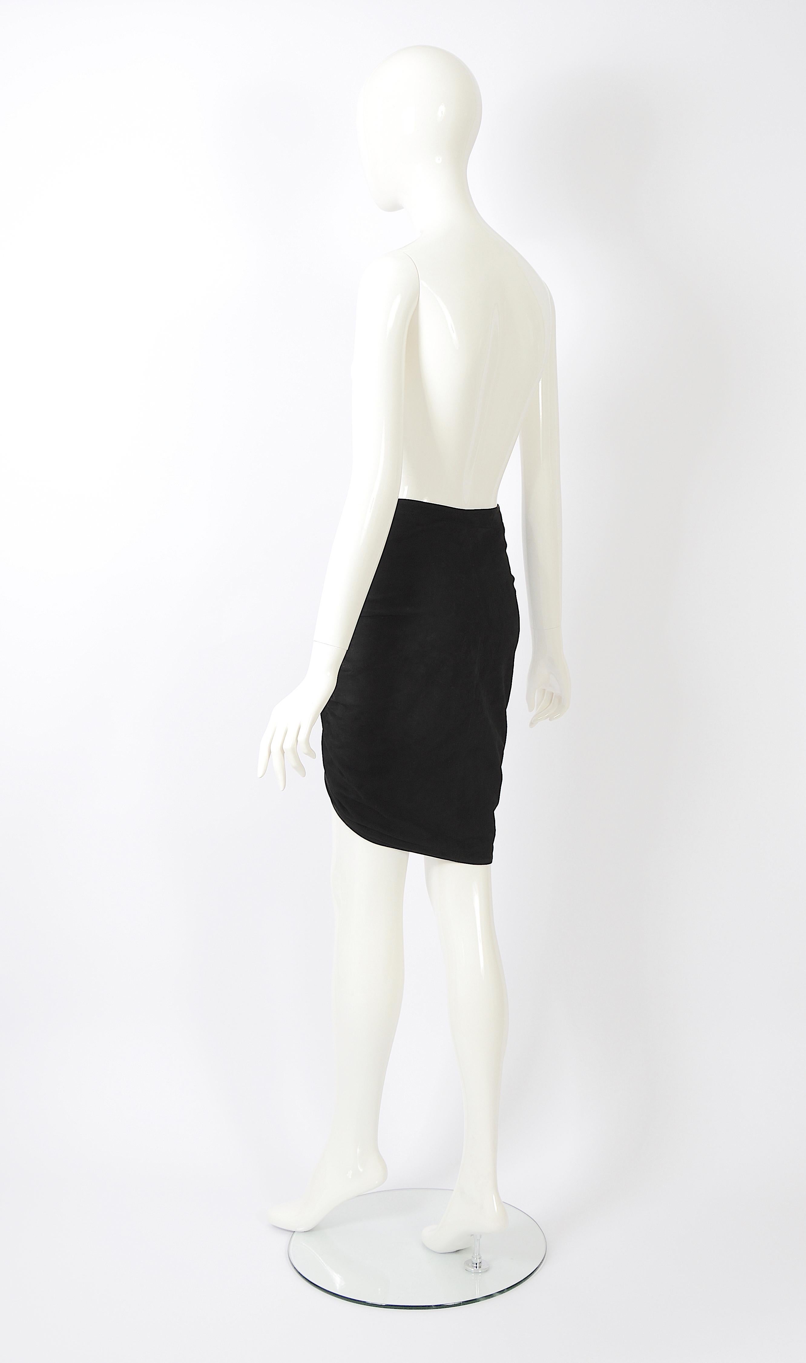 Azzedine Alaia F/W 1983 vintage jupe drapée en daim noir en vente 4
