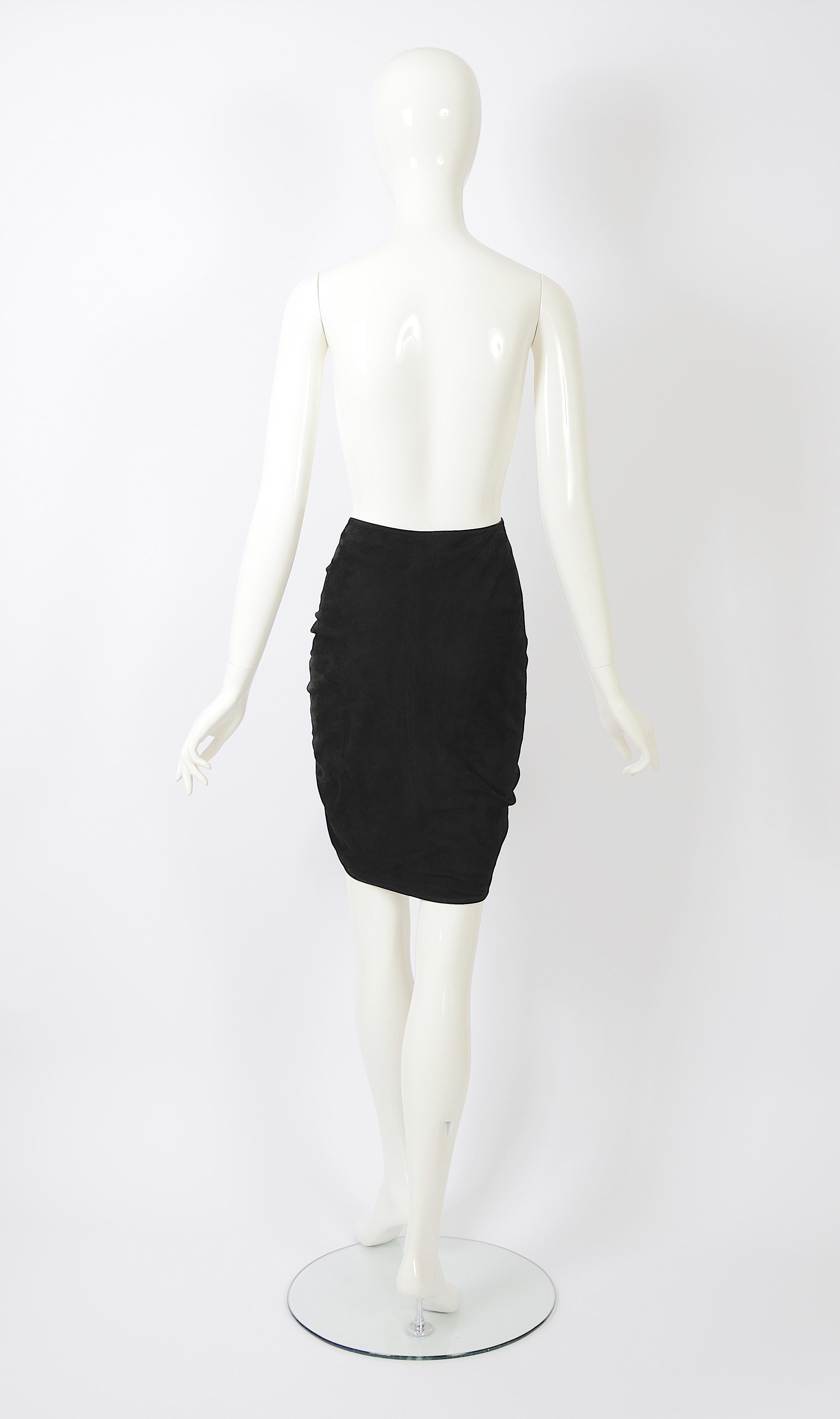 Azzedine Alaia F/W 1983 vintage jupe drapée en daim noir en vente 5