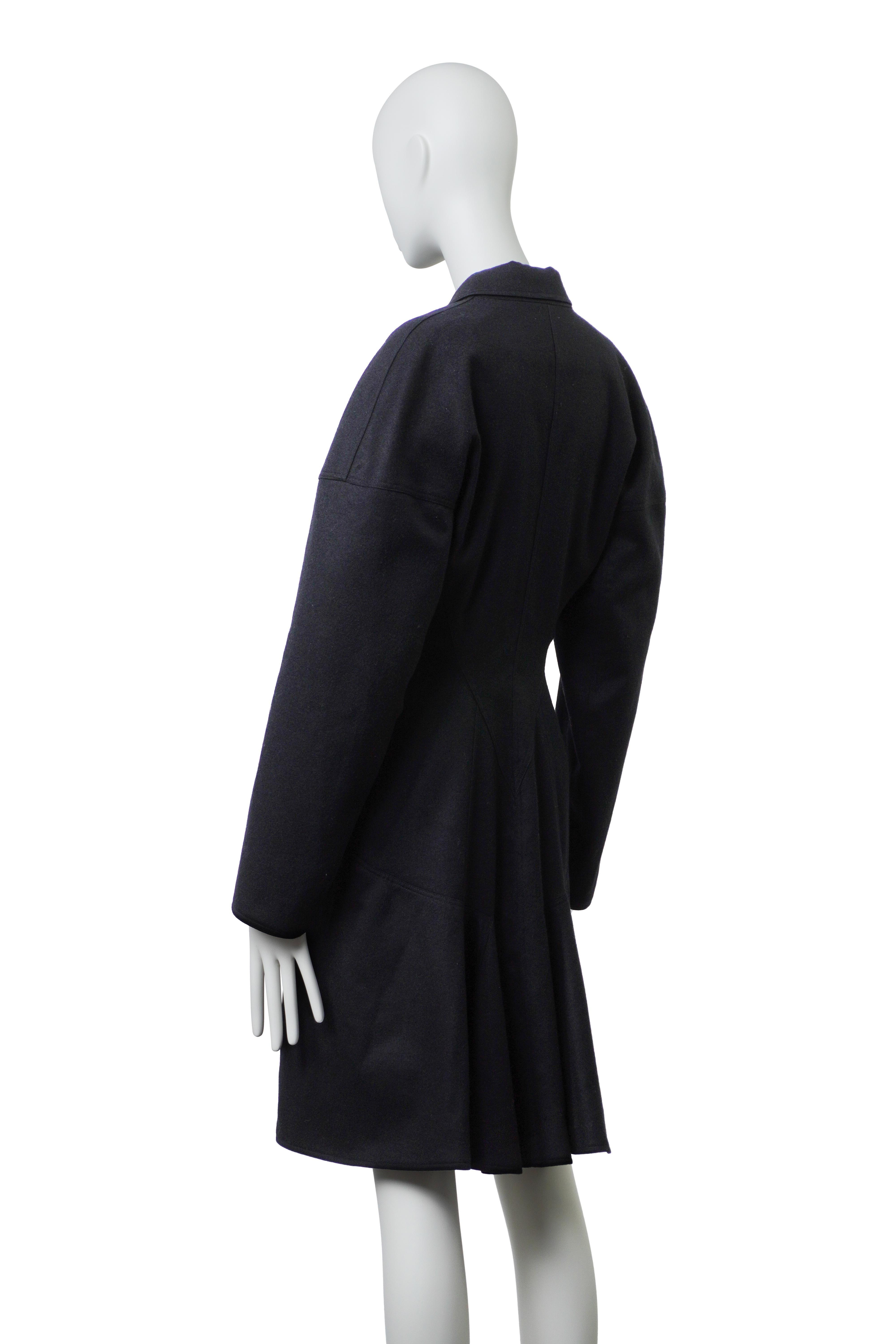 AZZEDINE ALAÏA A/I 1986 Raro Cappotto da Passerella FR42 in vendita 2