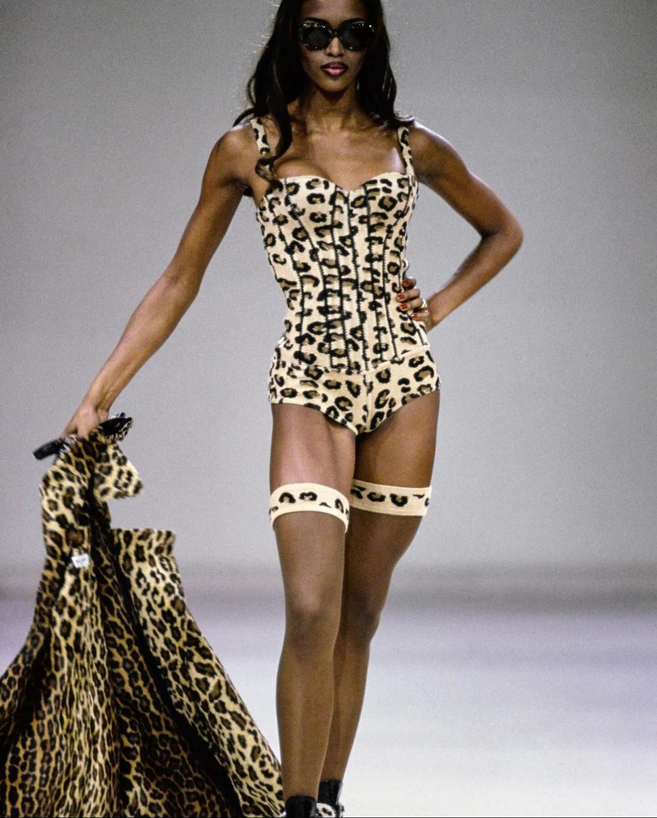 Azzedine Alaïa F/W 1991 Leopard wool knitted body and leggings set  For Sale 3