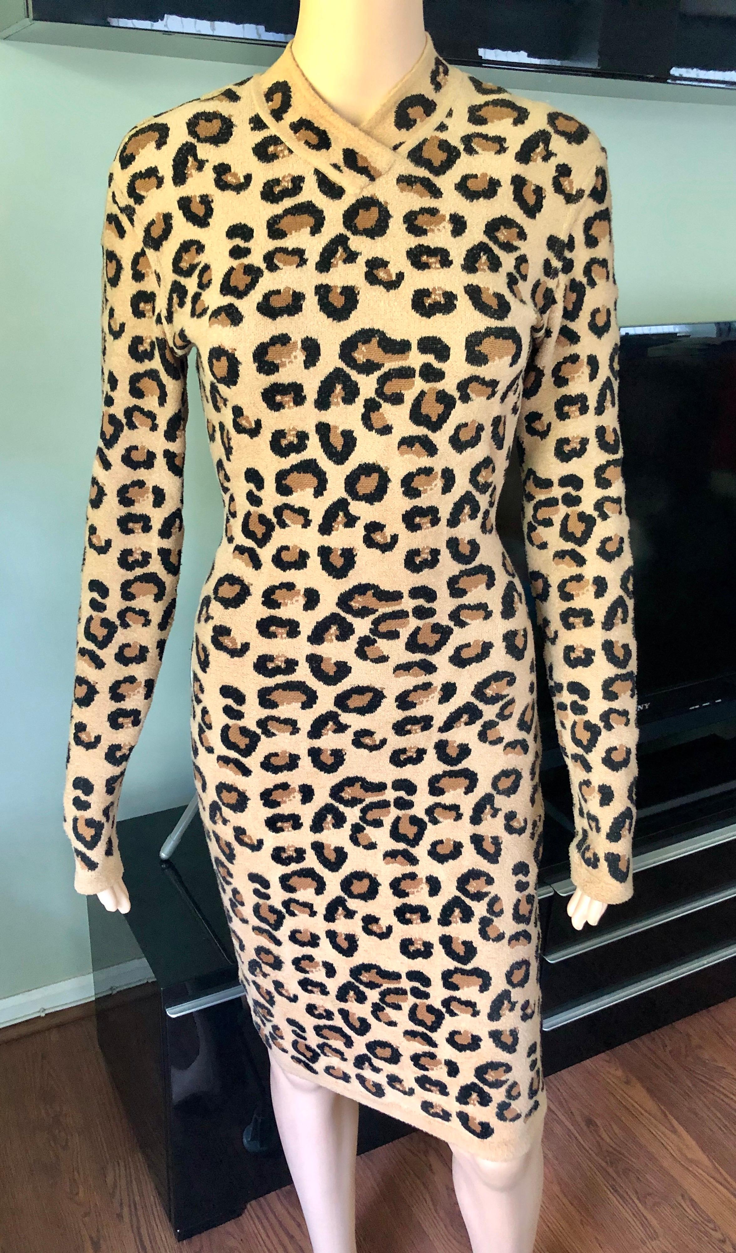 Azzedine Alaia - Robe moulante vintage emblématique à imprimé léopard, issue d'un défilé, automne-hiver 1991 Unisexe en vente