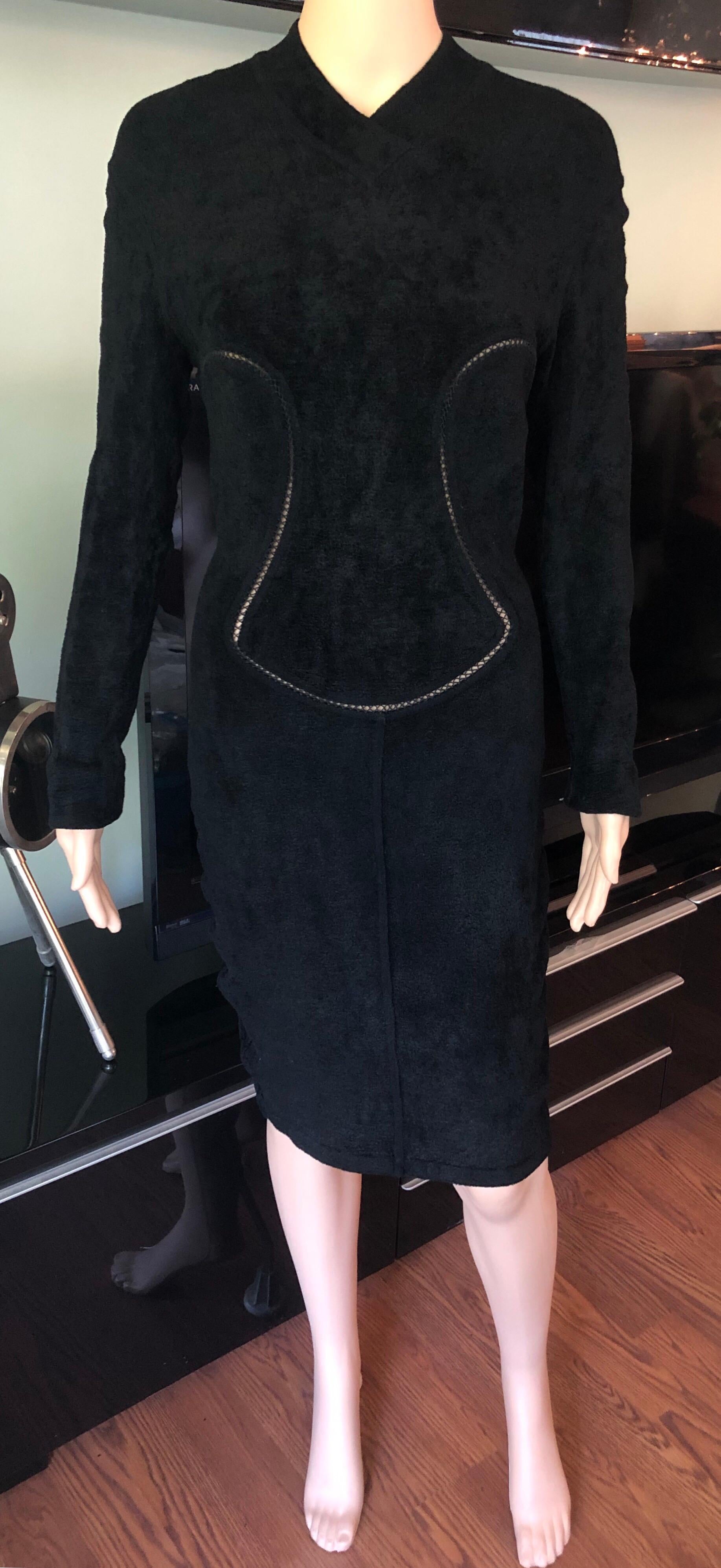 Azzedine Alaia F/W 1991 Vintage Bodycon Velvet Knit Black Dress Size M

Alaïa heavy knit velvet dress with open knit trim throughout, V-neck, long sleeves and concealed zip closure at center back.
