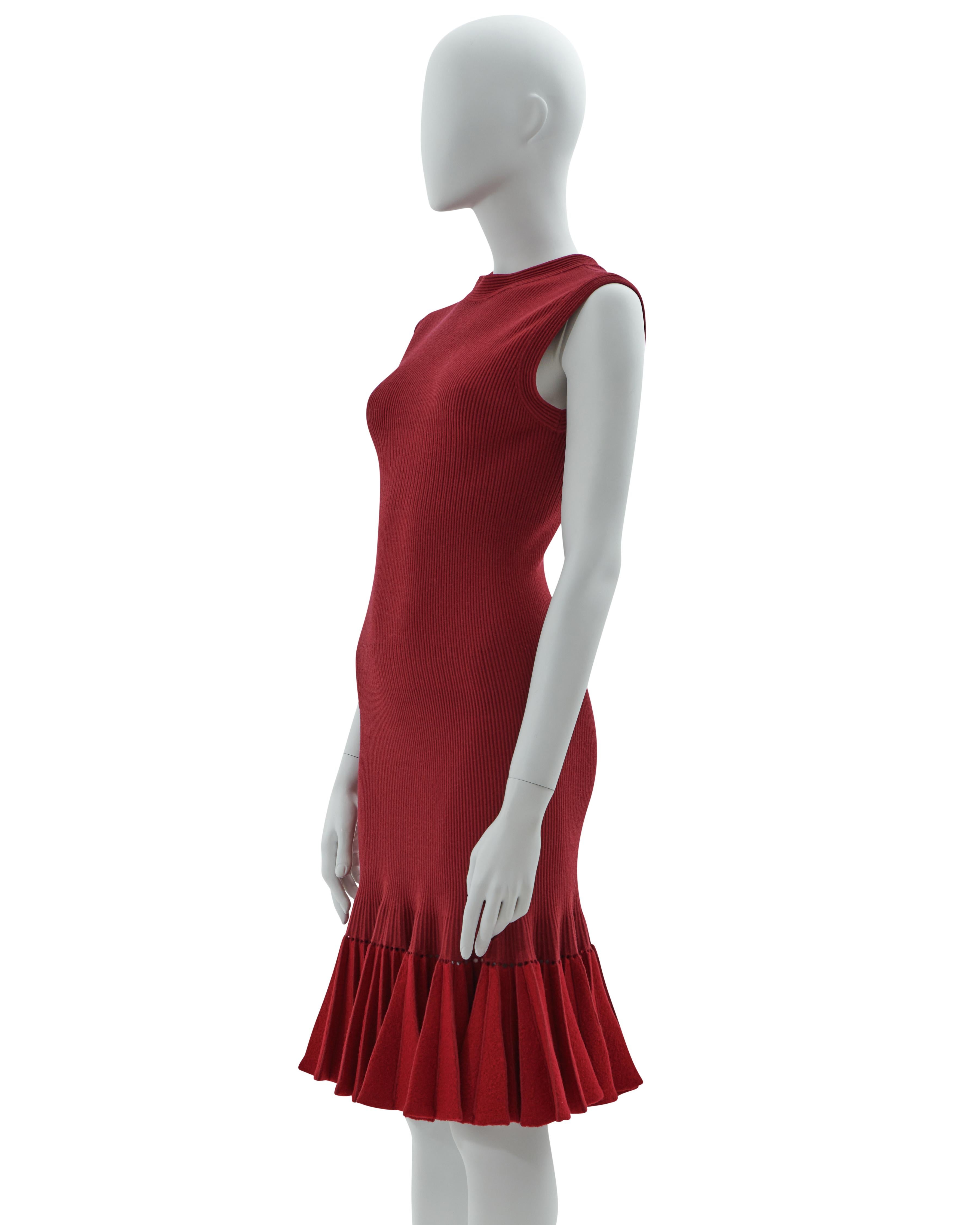 - Fall Winter 2009
- Sold by Skof.Archive
- Runway look 15
- Designed by Azzedine Alaïa
- Red wool ribbed dress 
- Opens with a zip on the back
- Plated motif on the bottom
- Made in France

Condition: Excellent

Composition: 
70% Virgin Wool
10%