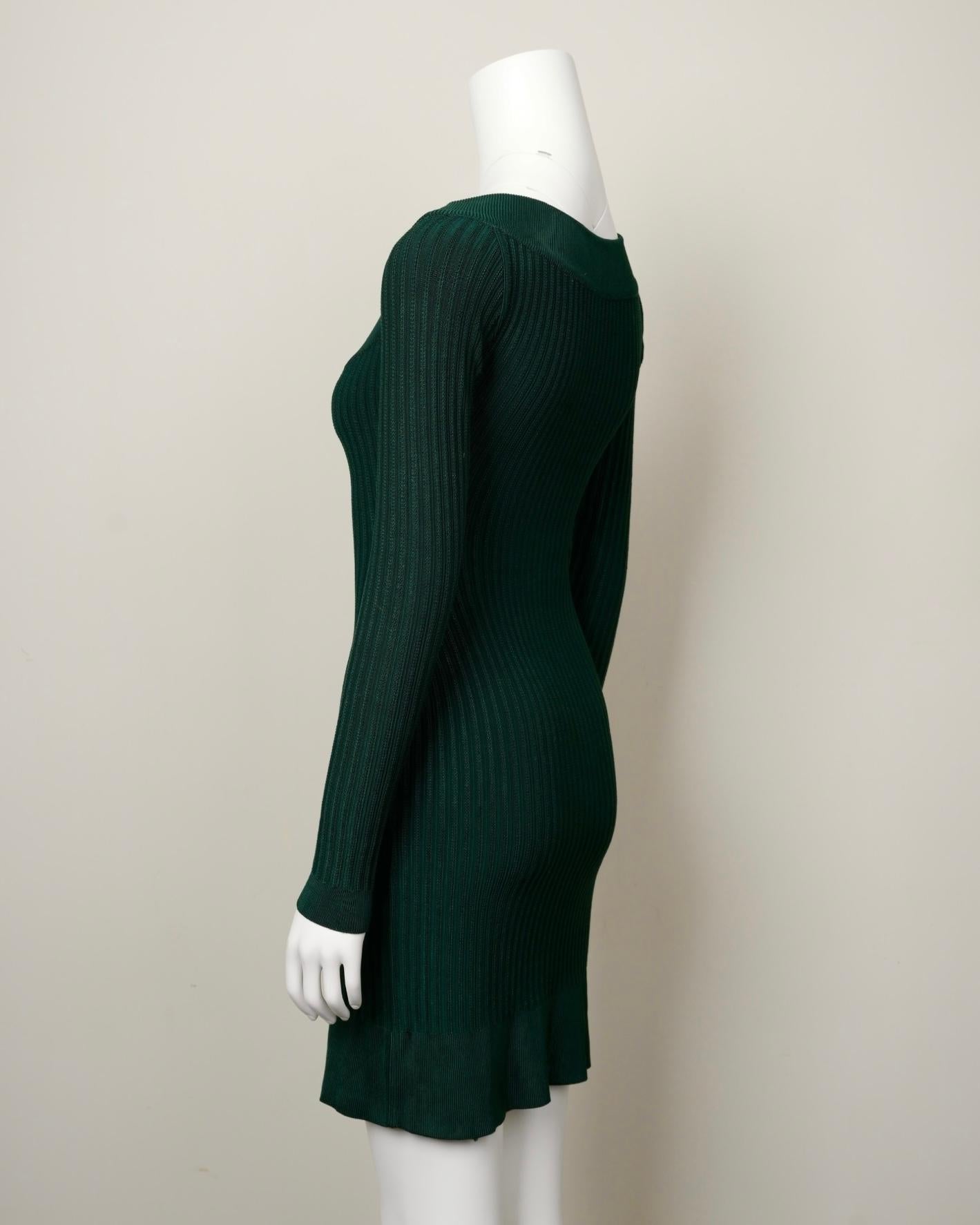 Azzedine Alaïa Herbst 1990 Grünes Kleid aus Rippenstrick - Rundhalsausschnitt und geraffter Saum im Angebot 5
