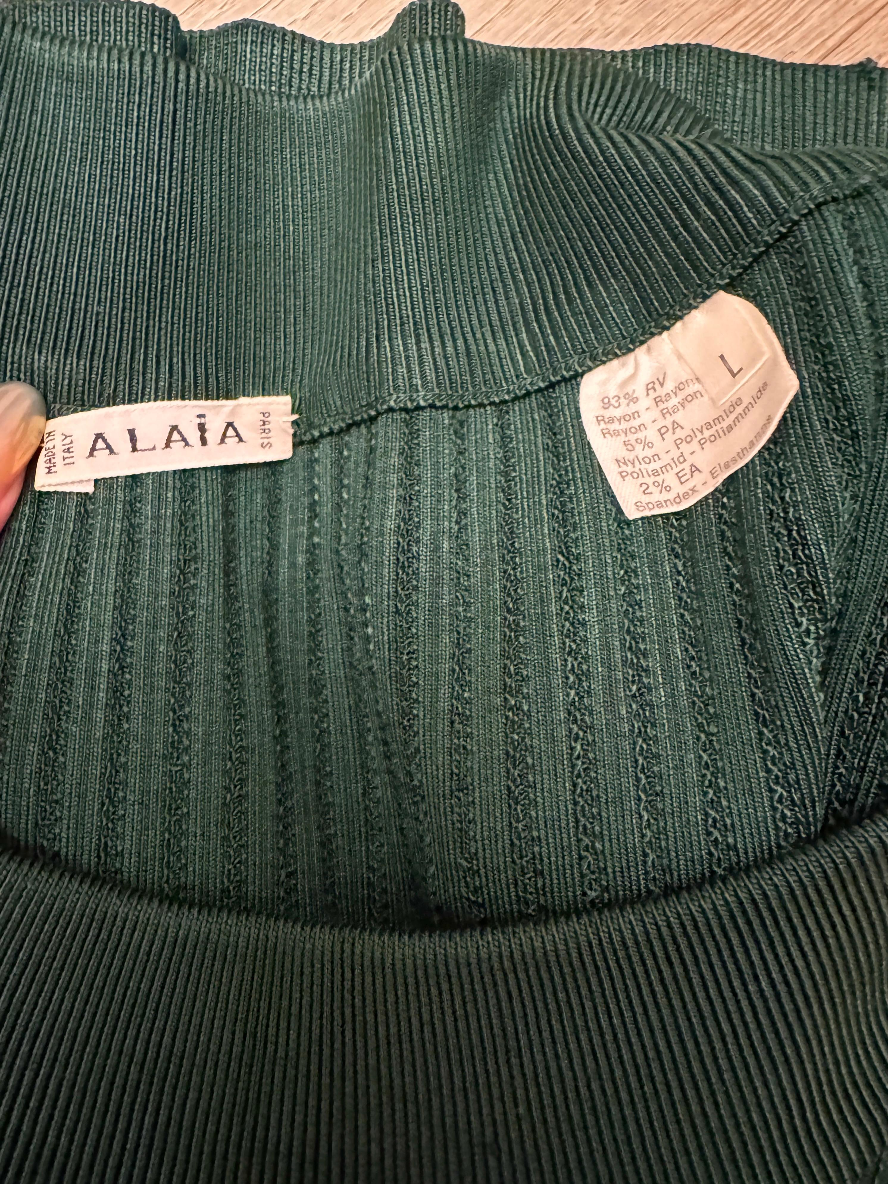 Azzedine Alaïa Fall 1990 Ribbed Knit Green Dress – Scoop Neck & Ruffled Hem For Sale 3