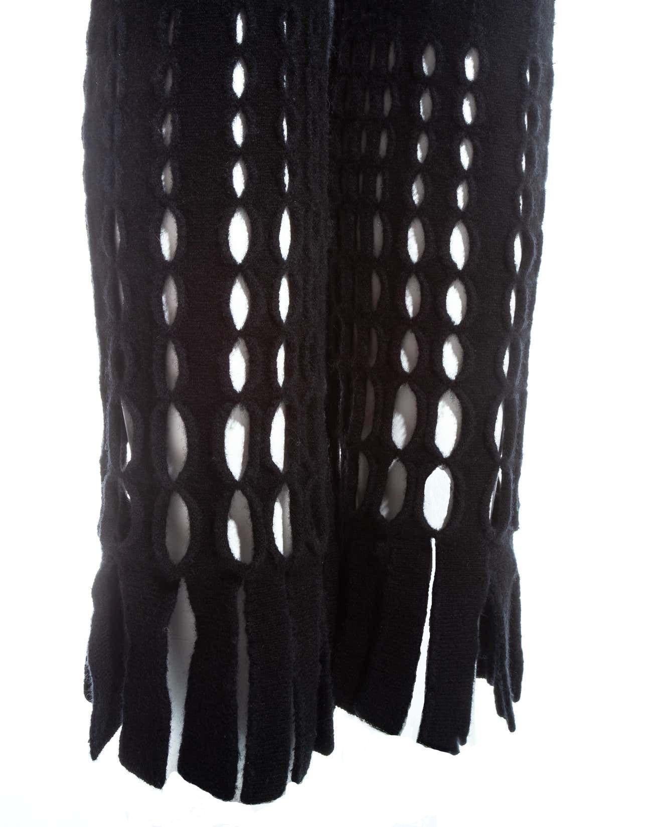 AZZEDINE ALAÏA 1993 Dokumentiert Schwarz Perforierte Hose aus gekochter Wolle Leggings im Angebot 3