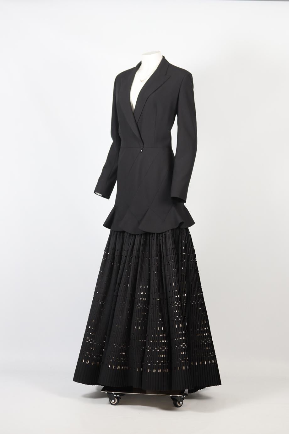 <ul>
<li>Azzedine Alaïa Haute Couture Wool Blend Gown.</li>
<li>Black.</li>
<li>Long Sleeve.</li>
<li>V-Neck.</li>
<li>Zip fastening - Back.</li>
<li>No composition label.</li>
<li><strong>Large (UK 12, US 8, FR 40, IT