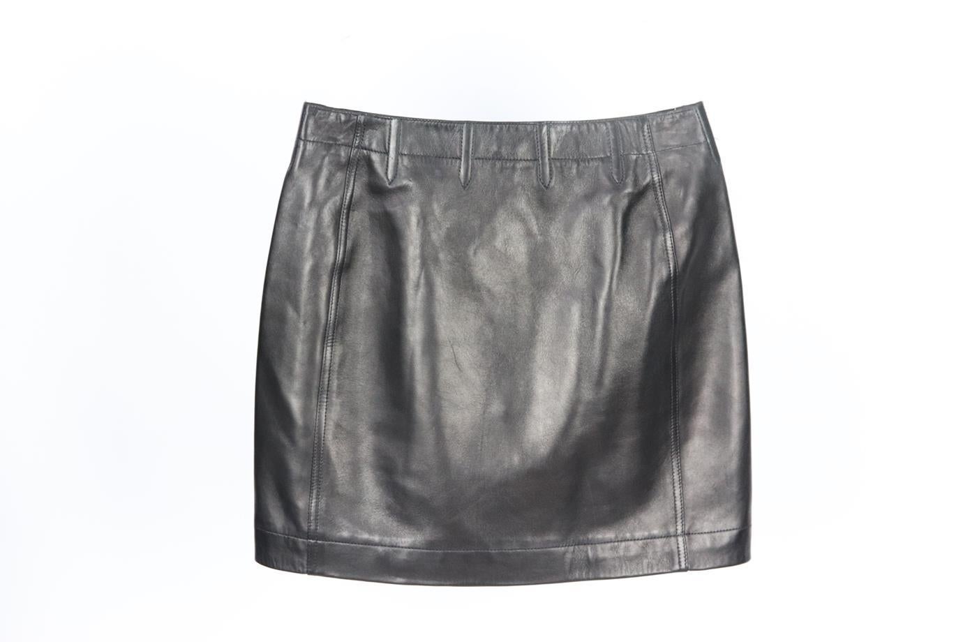 Azzedine Alaïa leather mini skirt. Black. Zip fastening at back. 100% Leather; lining: 100% polyester. Size: FR 38 (UK 10, US 6, IT 42). Waist: 24 in. Hips: 33.5 in. Length: 14.5 in. Very good condition - No sign of wear; see pictures.