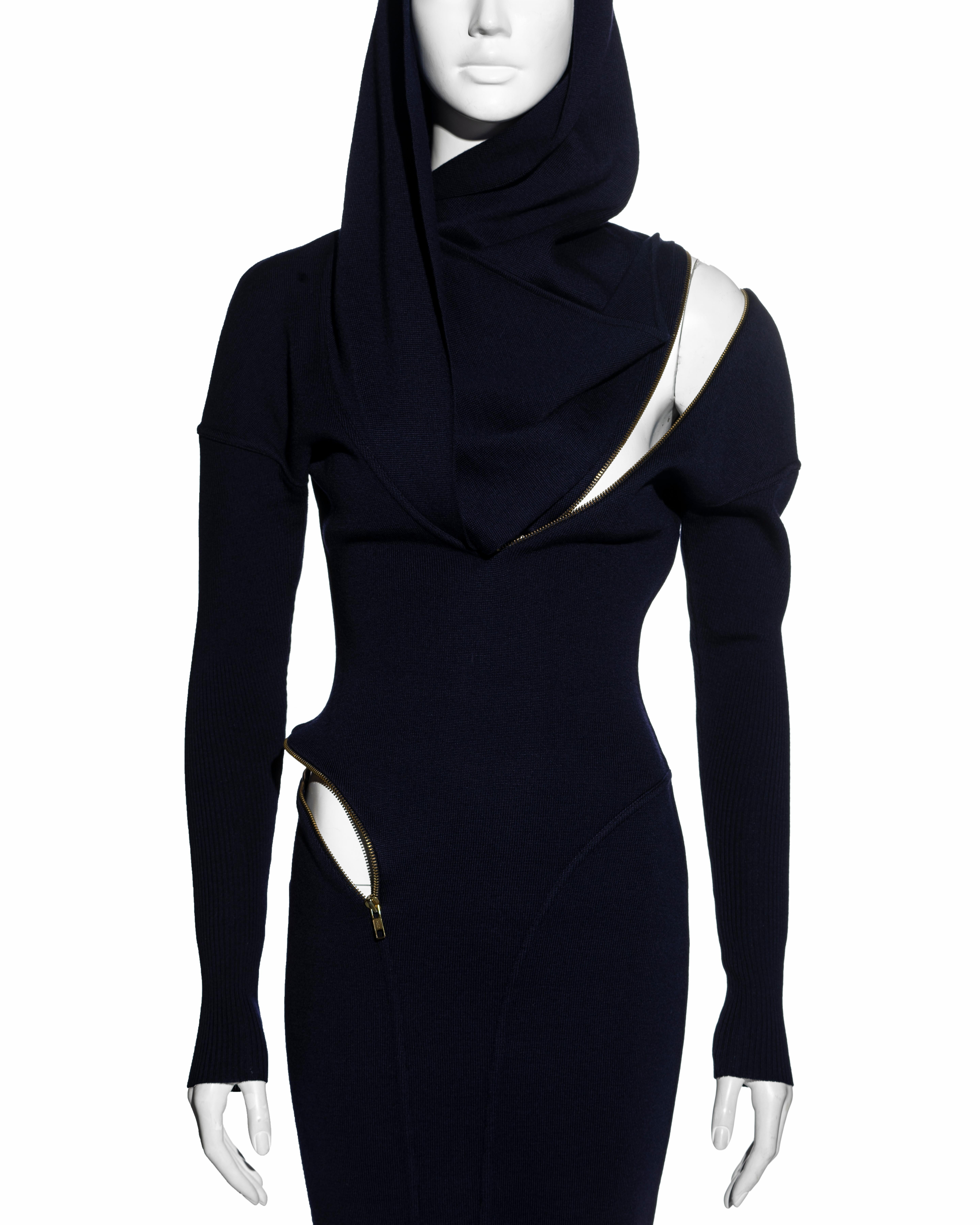 Azzedine Alaia navy knitted virgin wool bodycon hooded dress, fw 1986 In Excellent Condition For Sale In London, GB