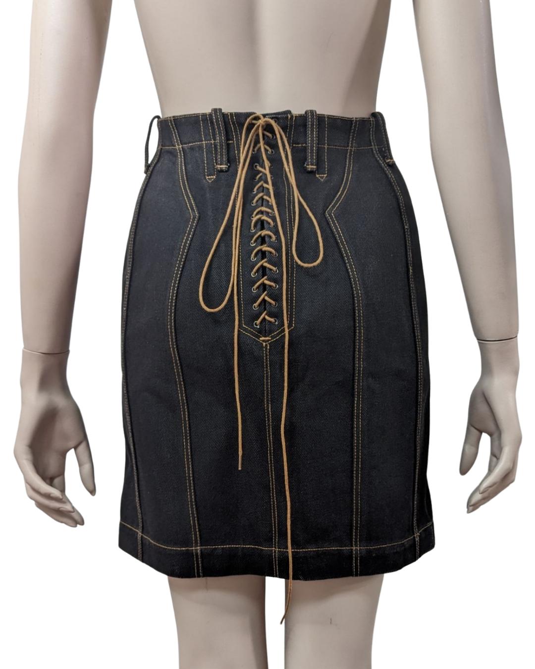 By Azzedine Alaïa from the S/S 1991 collection. Rarety.


. High-waist denim skirt
· Lace-up  back details
· Geometric contrast stitching
. Silk layer along the collar and the buttonhole
 

Fits XS, S 

Flat measurements : 

Waist : 35 cm
Hips : 44