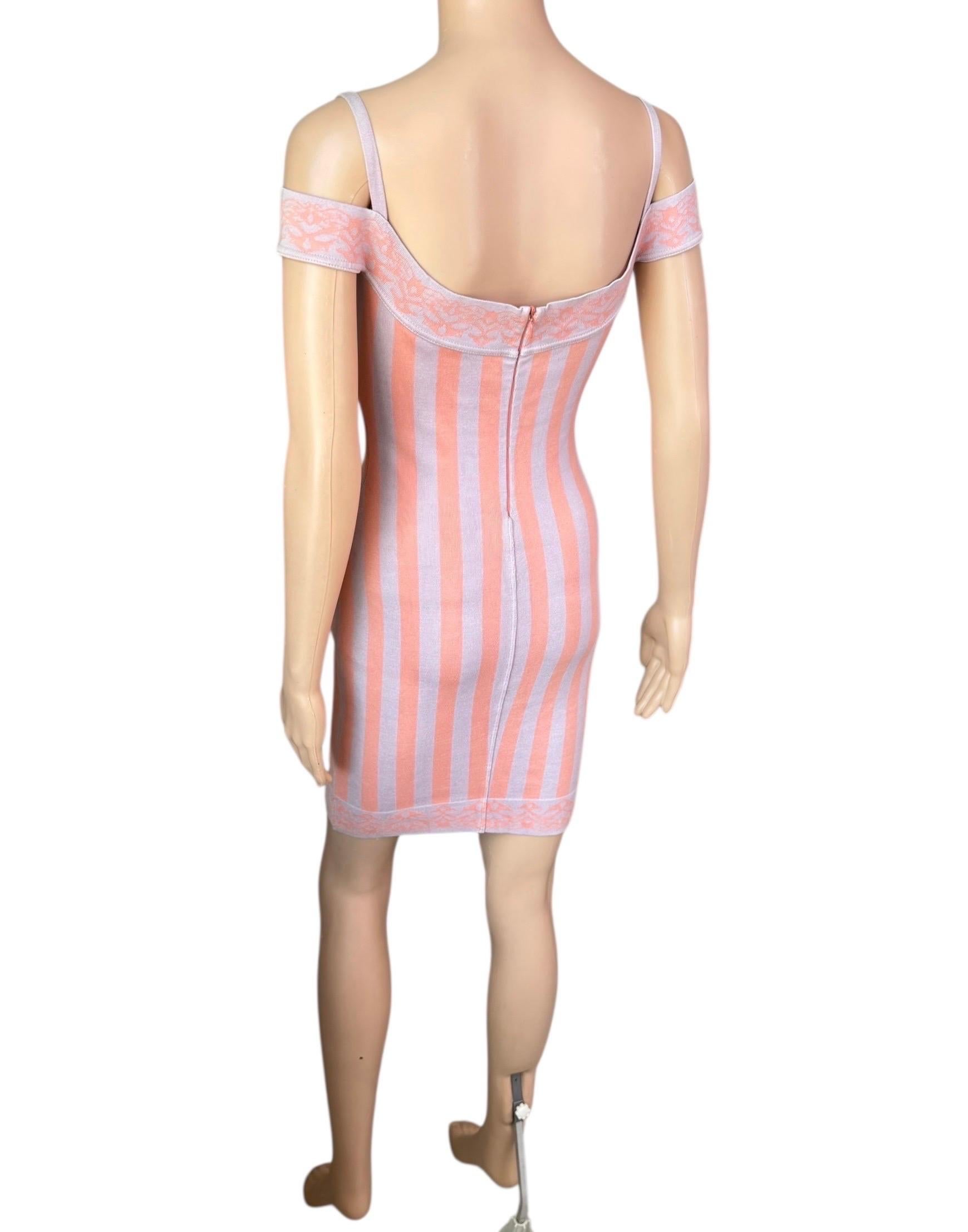 Azzedine Alaia S/S 1992 Pasarela Vintage Mini Vestido Bodycon Rayas Hombros Fríos en venta 6