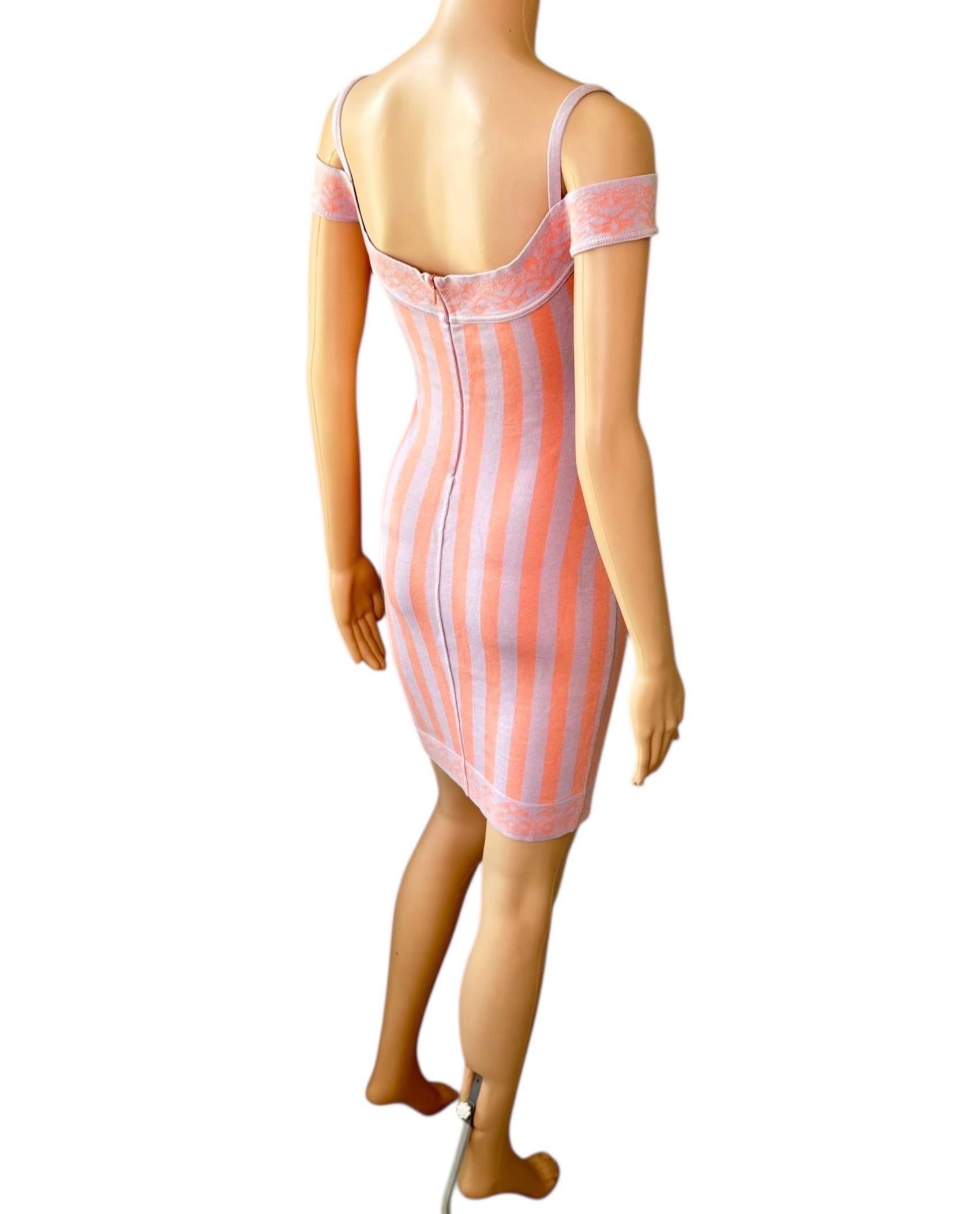 Azzedine Alaia S/S 1992 Pasarela Vintage Mini Vestido Bodycon Rayas Hombros Fríos en venta 10