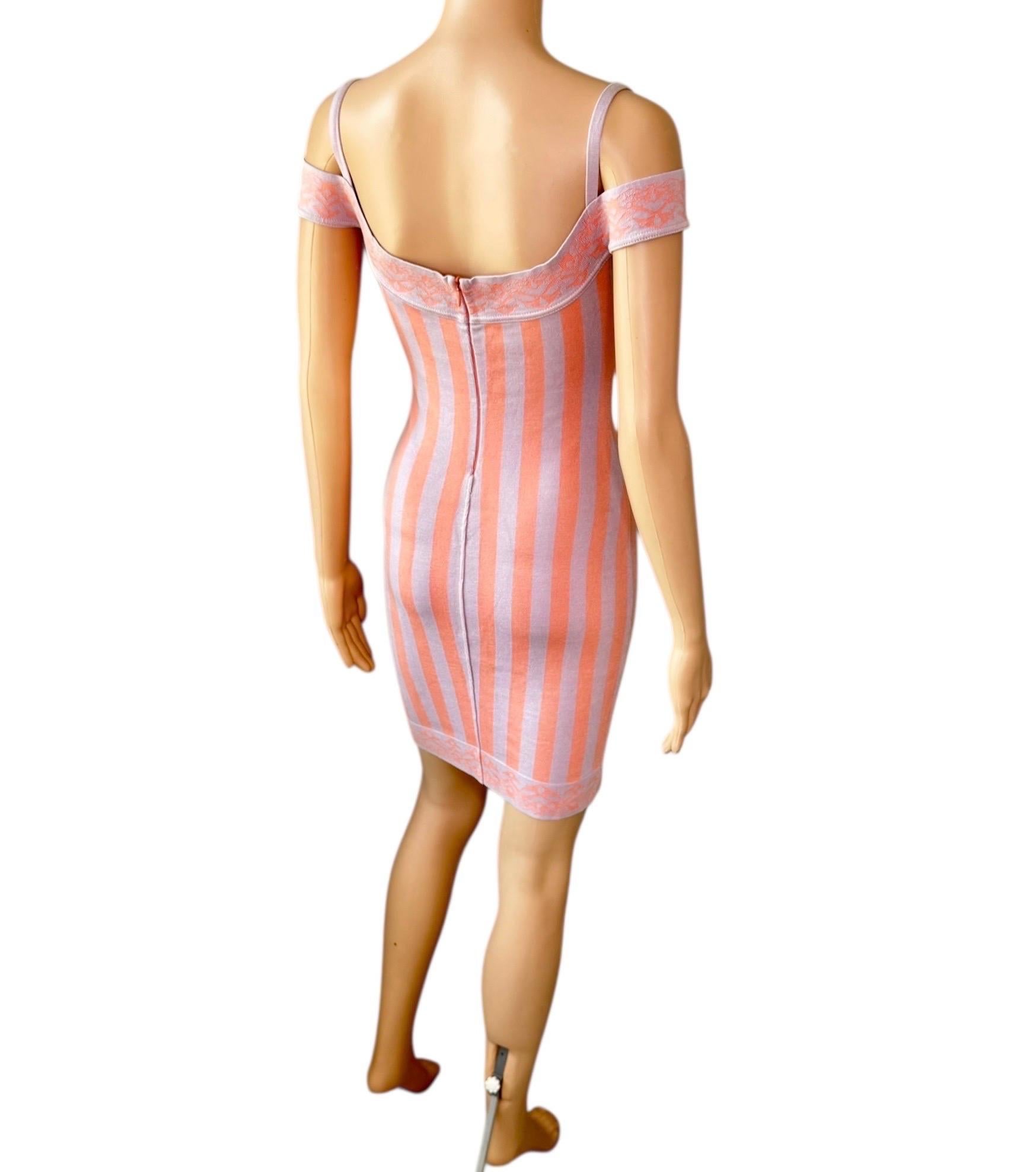 Azzedine Alaia S/S 1992 Pasarela Vintage Mini Vestido Bodycon Rayas Hombros Fríos en venta 11