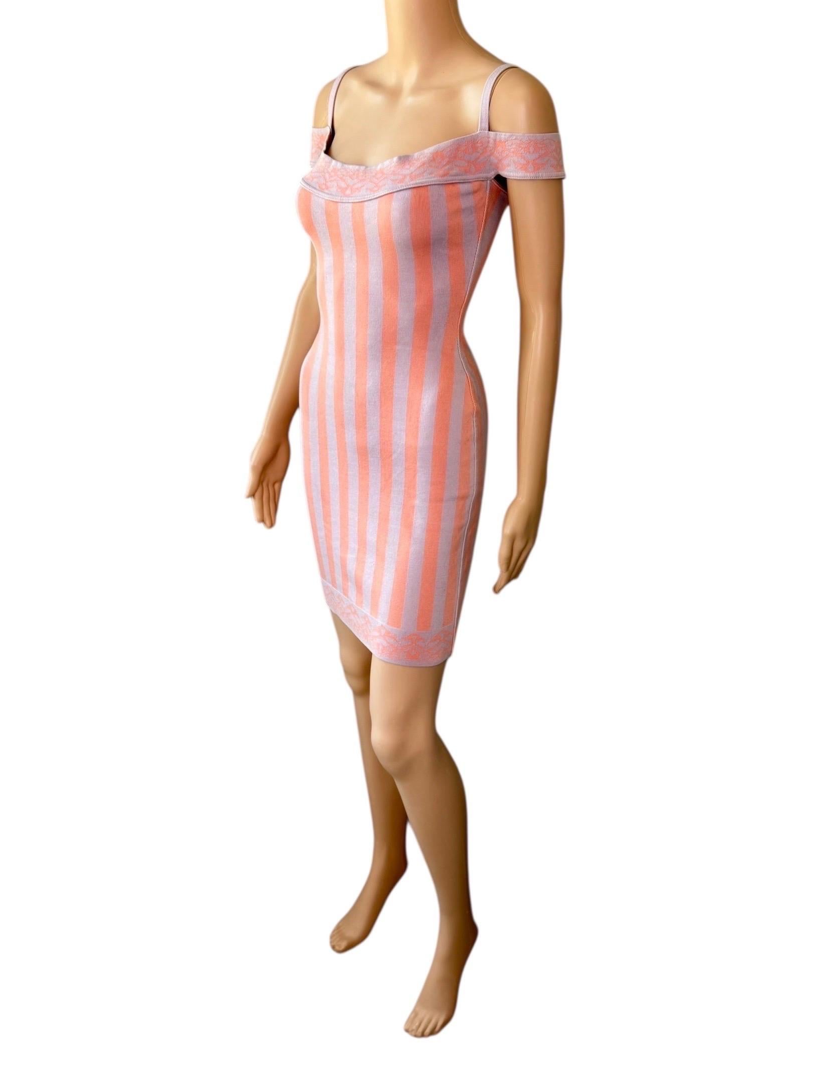 Azzedine Alaia S/S 1992 Pasarela Vintage Mini Vestido Bodycon Rayas Hombros Fríos en venta 12