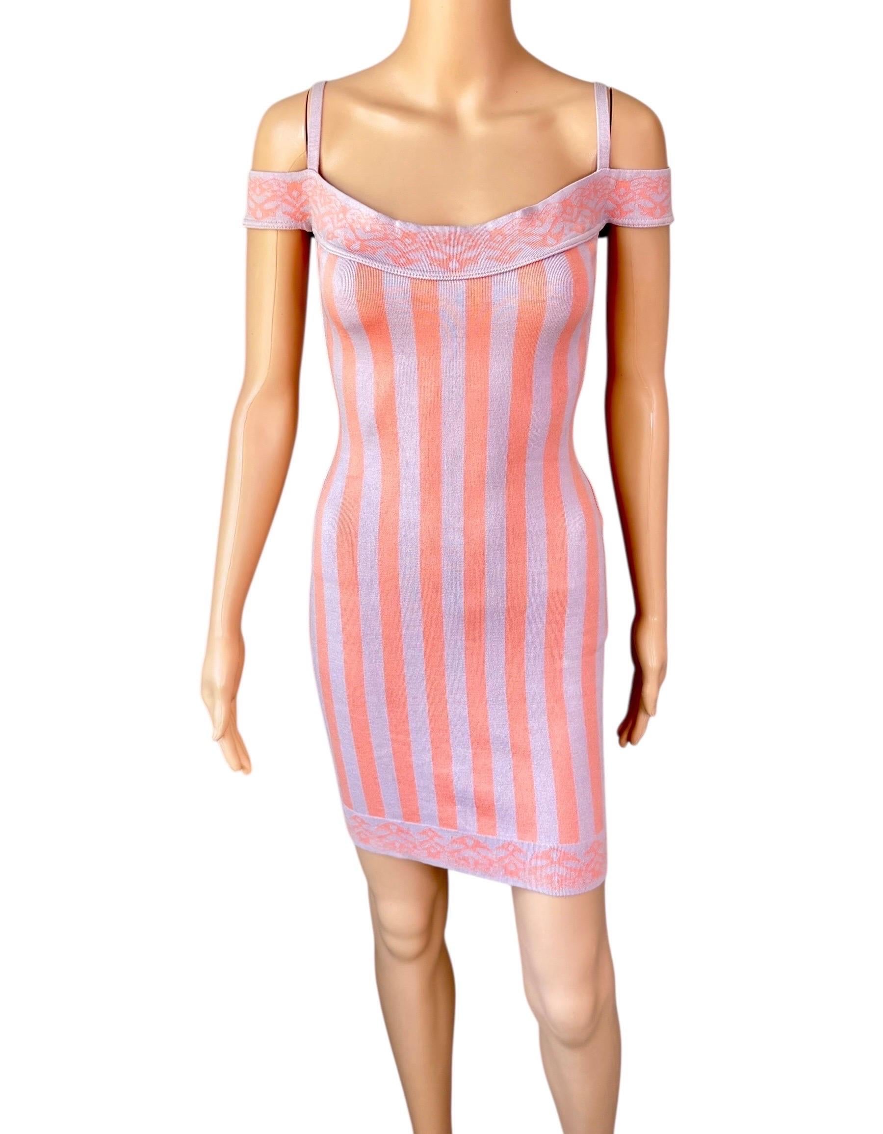 Azzedine Alaia S/S 1992 Pasarela Vintage Mini Vestido Bodycon Rayas Hombros Fríos en Excelente estado para la venta en Naples, FL