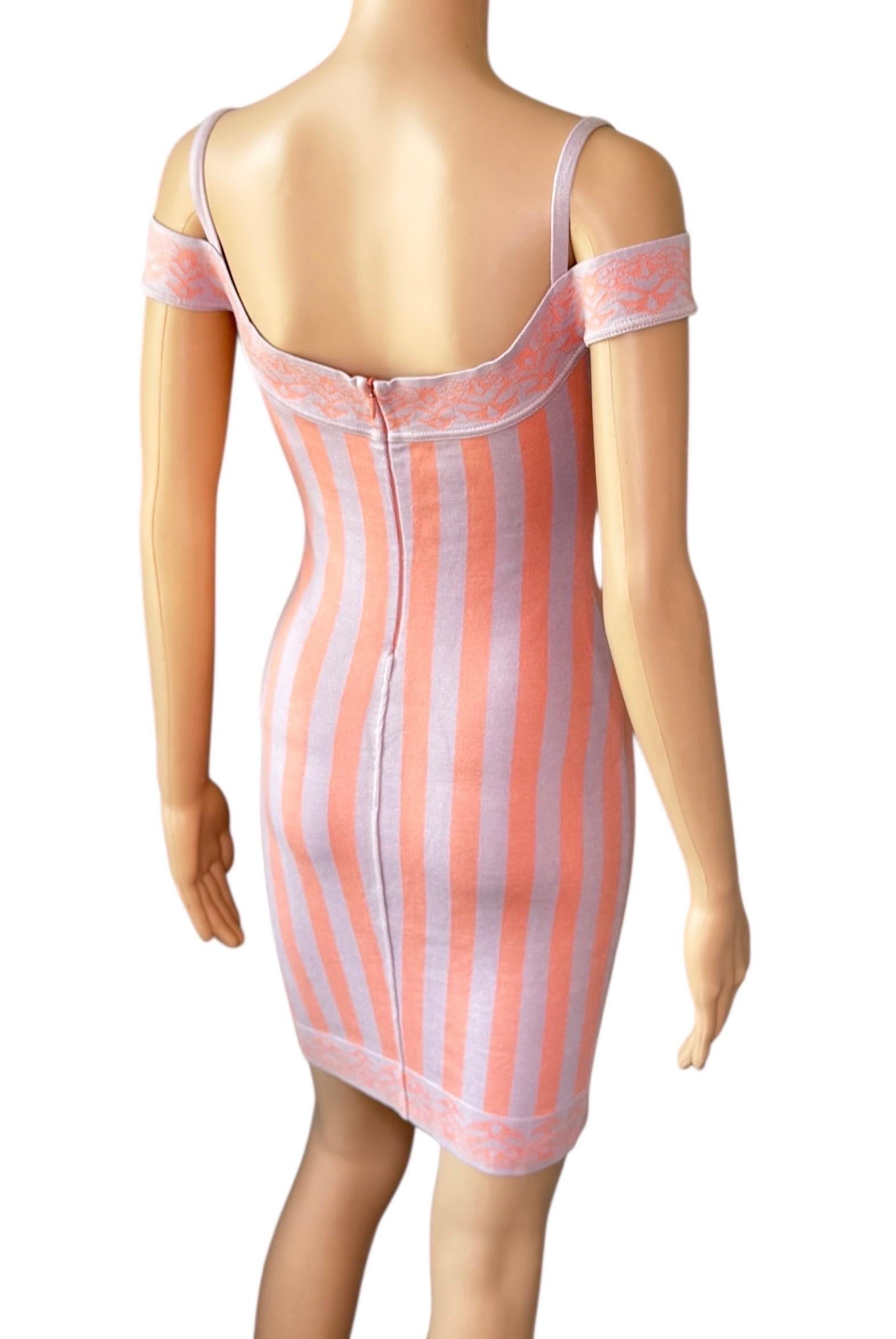 Azzedine Alaia S/S 1992 Pasarela Vintage Mini Vestido Bodycon Rayas Hombros Fríos en venta 1
