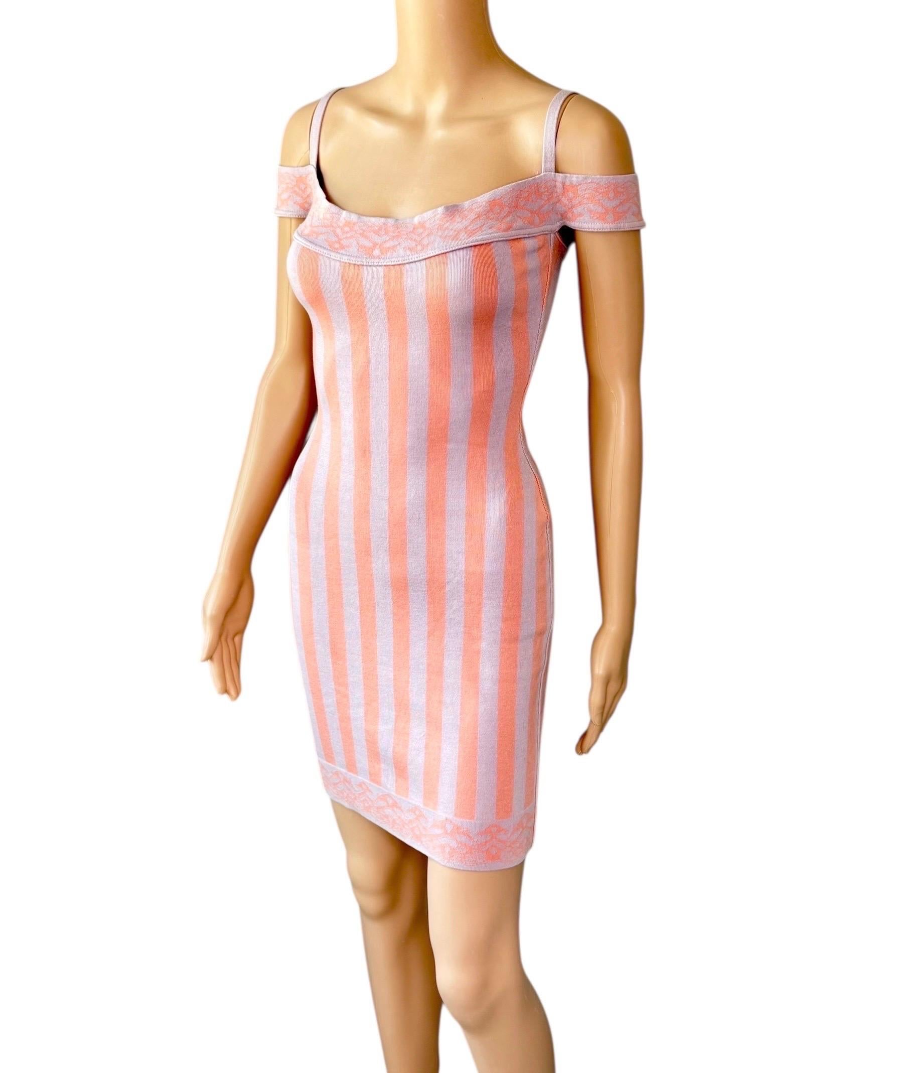 Azzedine Alaia S/S 1992 Pasarela Vintage Mini Vestido Bodycon Rayas Hombros Fríos en venta 3