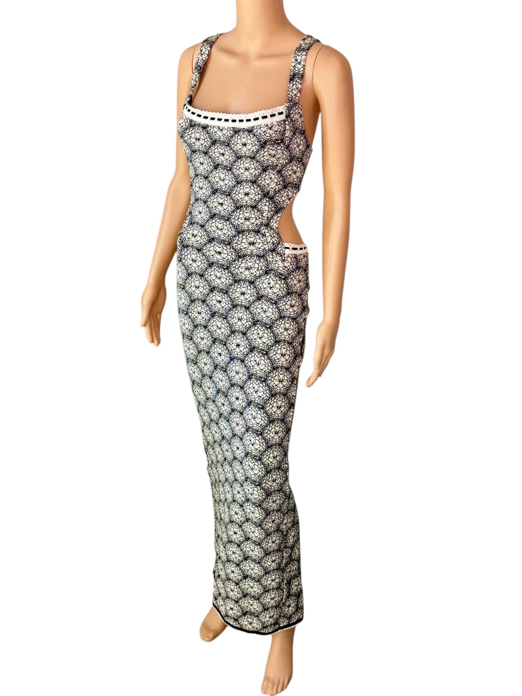 Azzedine Alaia S/S 1993 Vintage Ausschnitt Bodycon Scalloped Trim Backless Intarsia Printed Maxi Dress

Größe S

Alaïa Maxibodycon-Bandagekleid mit schwarz-weißem Blumendruck, tiefem Ausschnitt, offenem Rückenausschnitt und verdecktem Reißverschluss