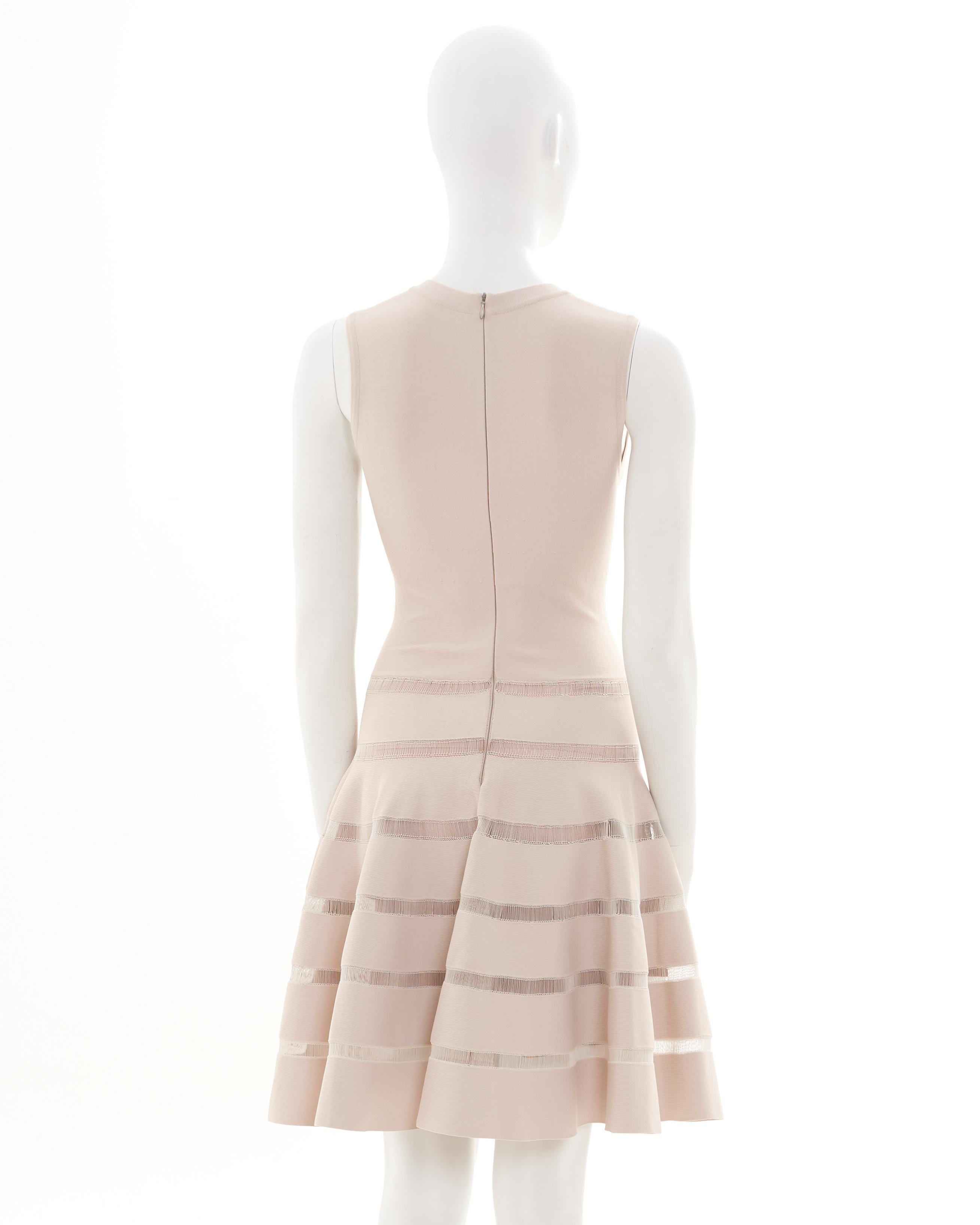 Azzedine Alaïa S/S 2010 Rosa Ärmelloses Midi Cocktailkleid (Beige) im Angebot