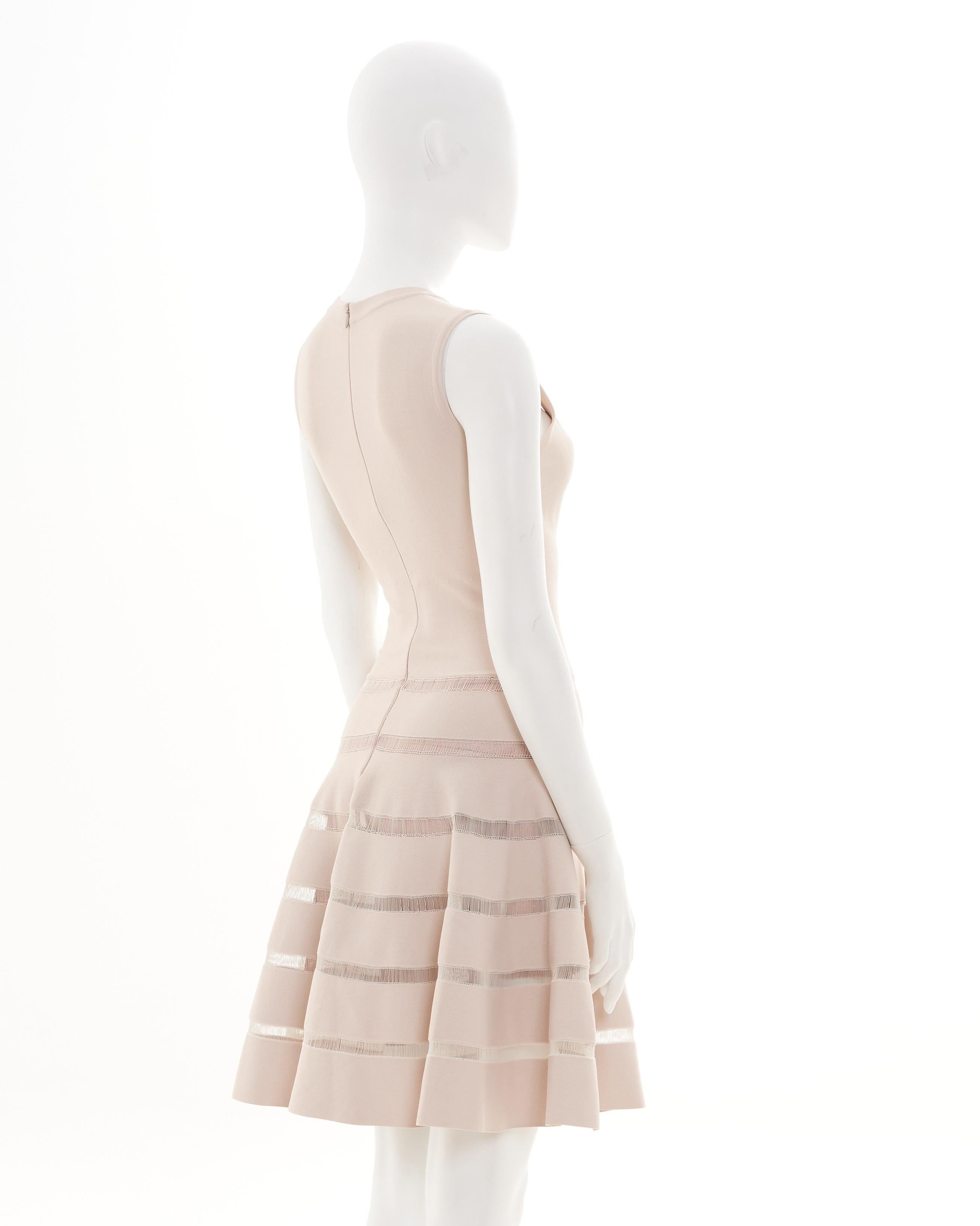 Azzedine Alaïa S/S 2010 Rosa Ärmelloses Midi Cocktailkleid im Zustand „Hervorragend“ im Angebot in Milano, IT