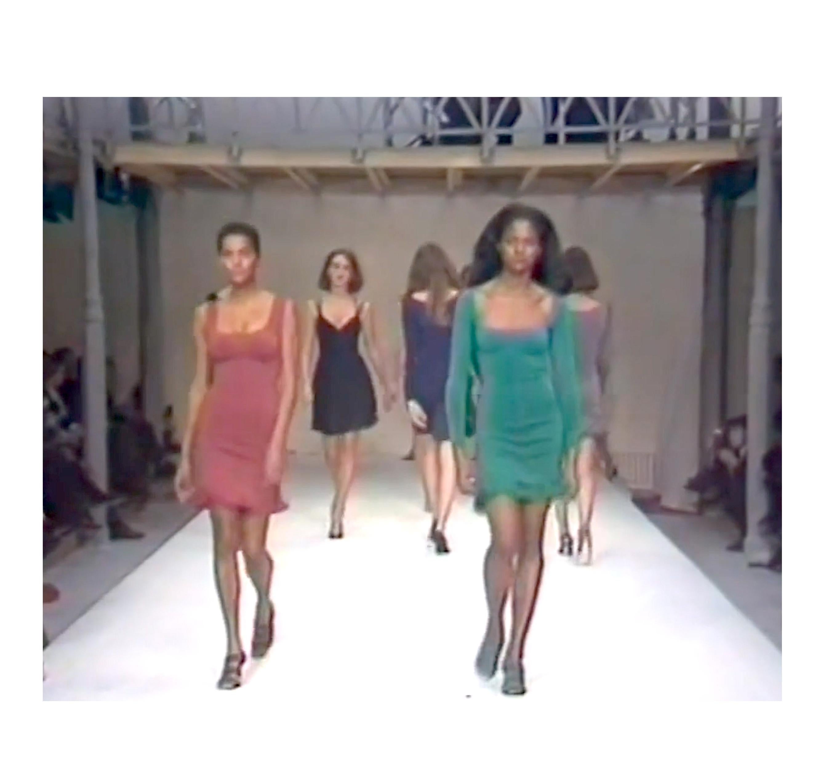Azzedine Alaia SS 1990 Vintage Navy Blue Rayon Knit Body Con Pleated Hem Dress en vente 9