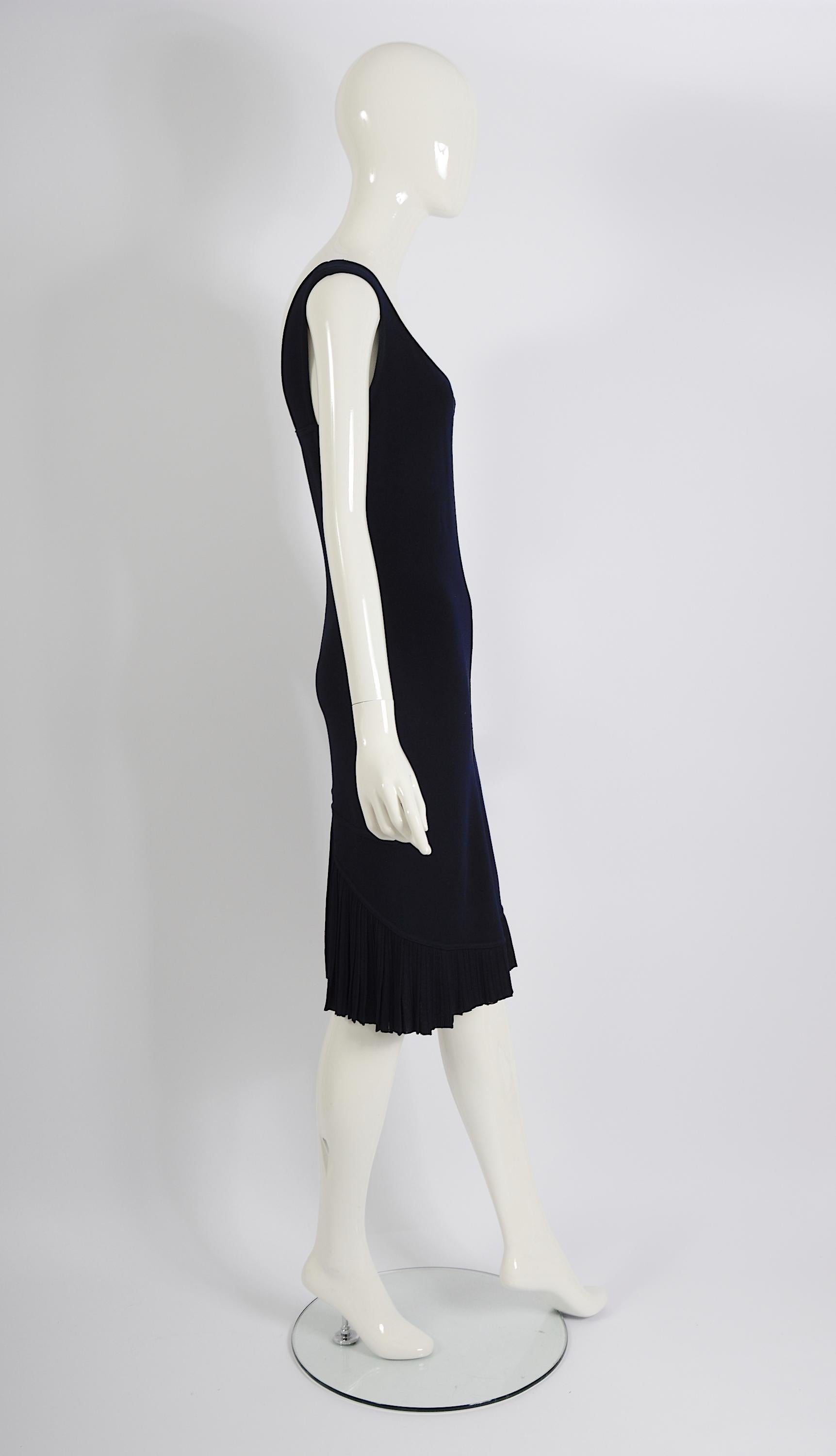 Azzedine Alaia SS 1990 Vintage Navy Blue Rayon Knit Body Con Pleated Hem Dress Bon état - En vente à Antwerpen, Vlaams Gewest