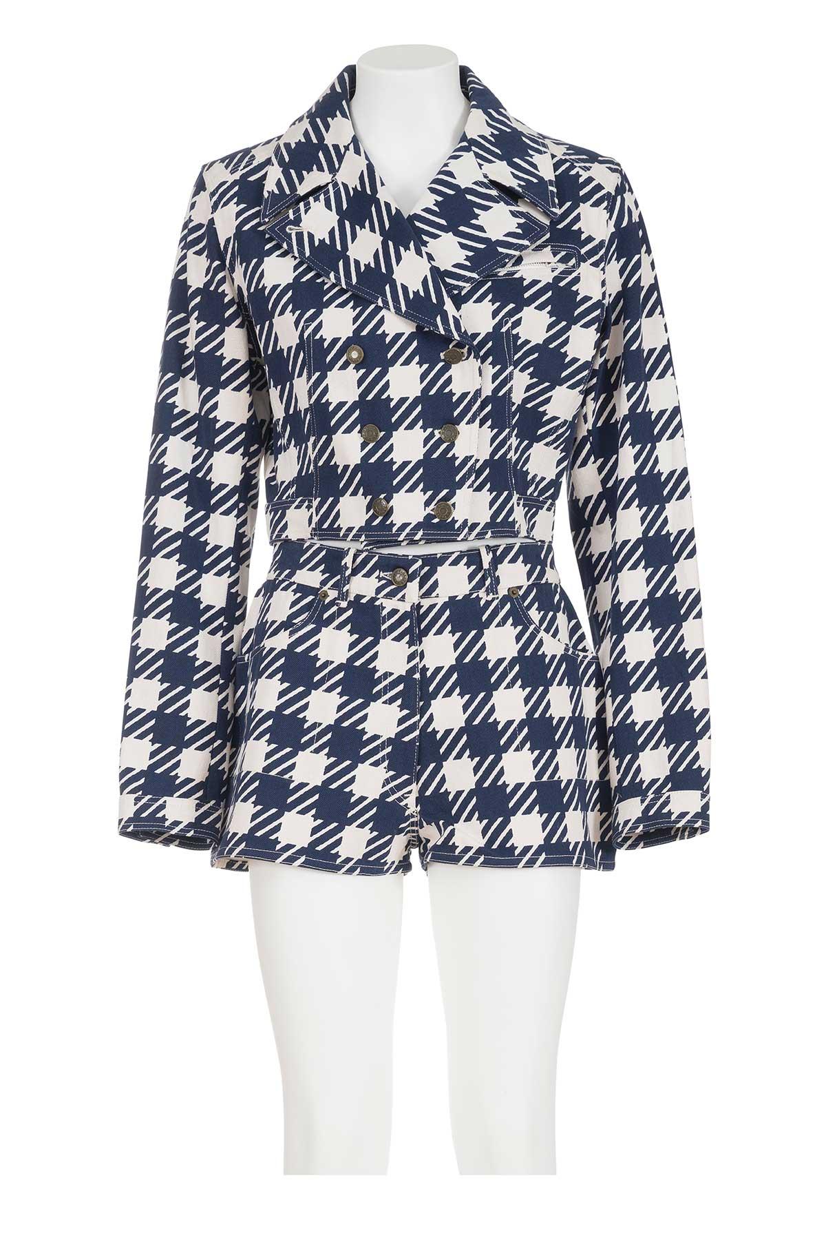 Tailleur deux pièces imprimé pied-de-poule, printemps-été 1991, rare et iconique, par Azzedine Alaïa.
Pièce de collection de la collection mémorable inspirée par la marque parisienne 